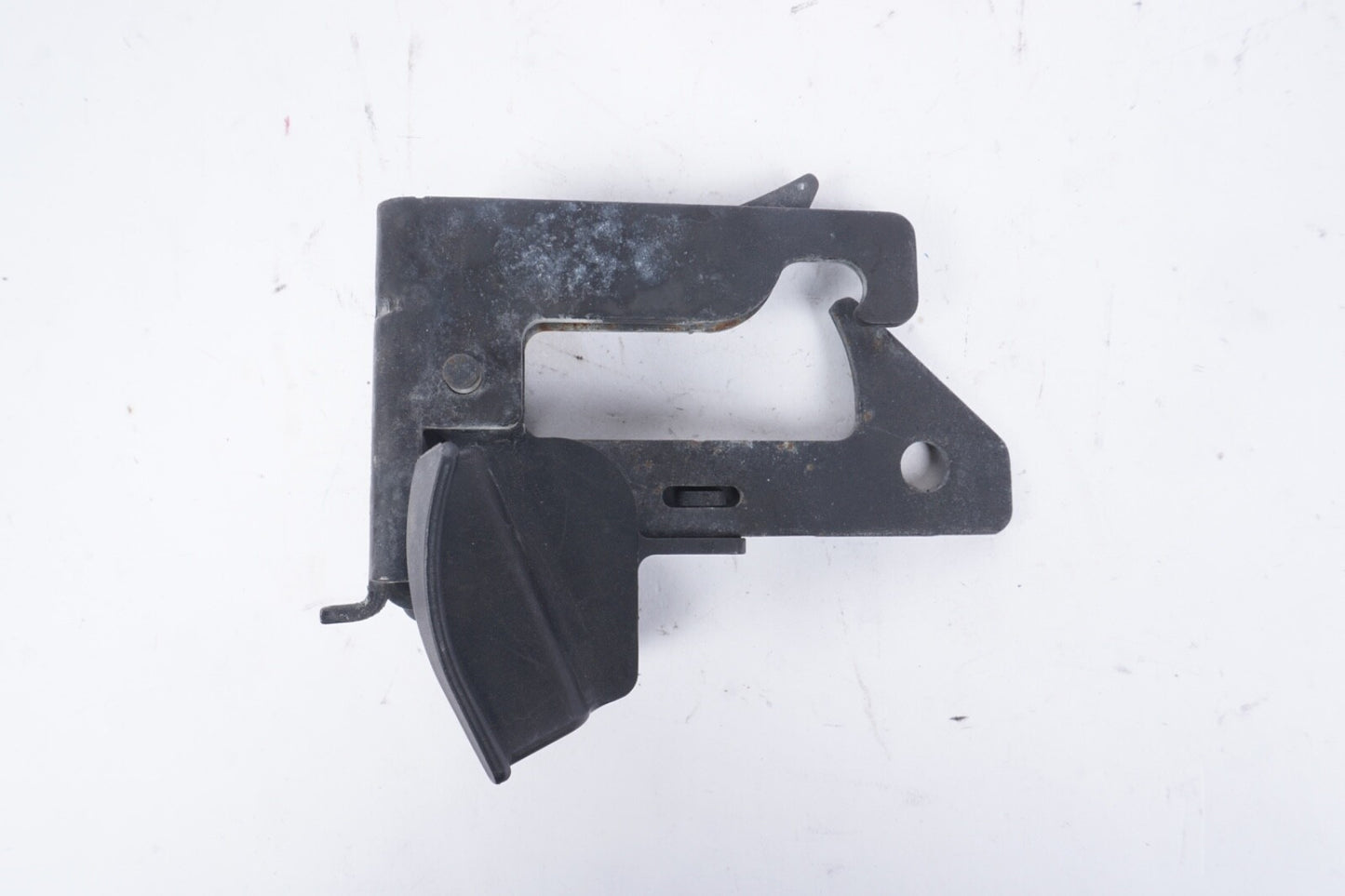 2010 - 2013 MERCEDES E350 E550 CONVERTIBLE HOOD SAFETY LATCH