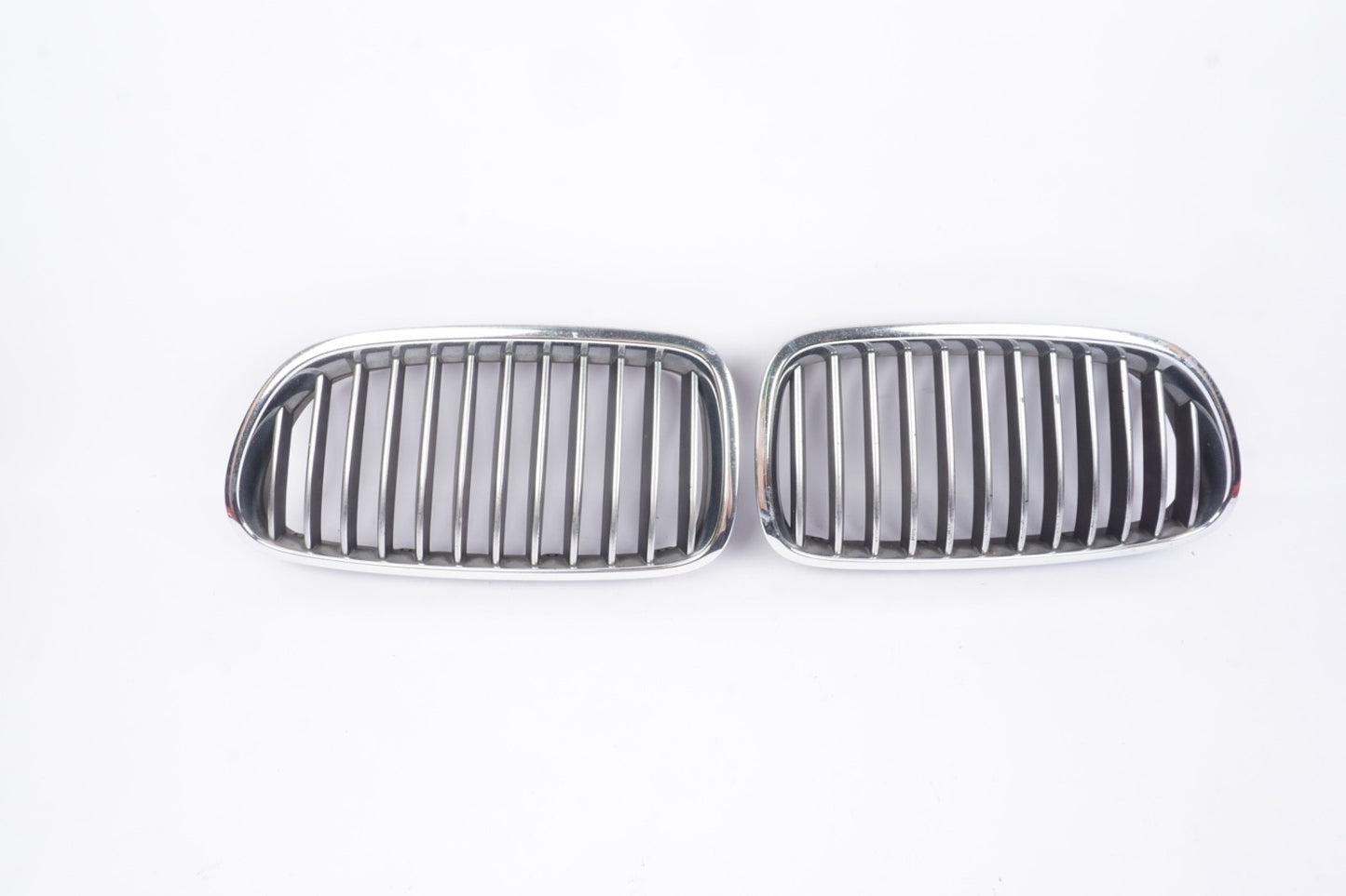 2011-2013 BMW 528i 535i xDrive Front Left Right Bumper Grille Set OEM 7200727