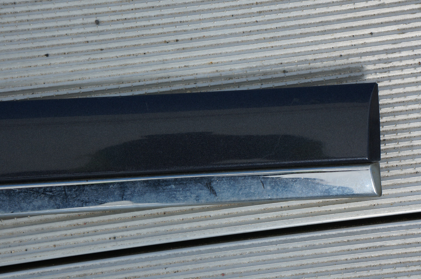 04-10 AUDI A8 A8L FRONT RIGHT PASSENGER SIDE DOOR MOLDING TRIM OEM