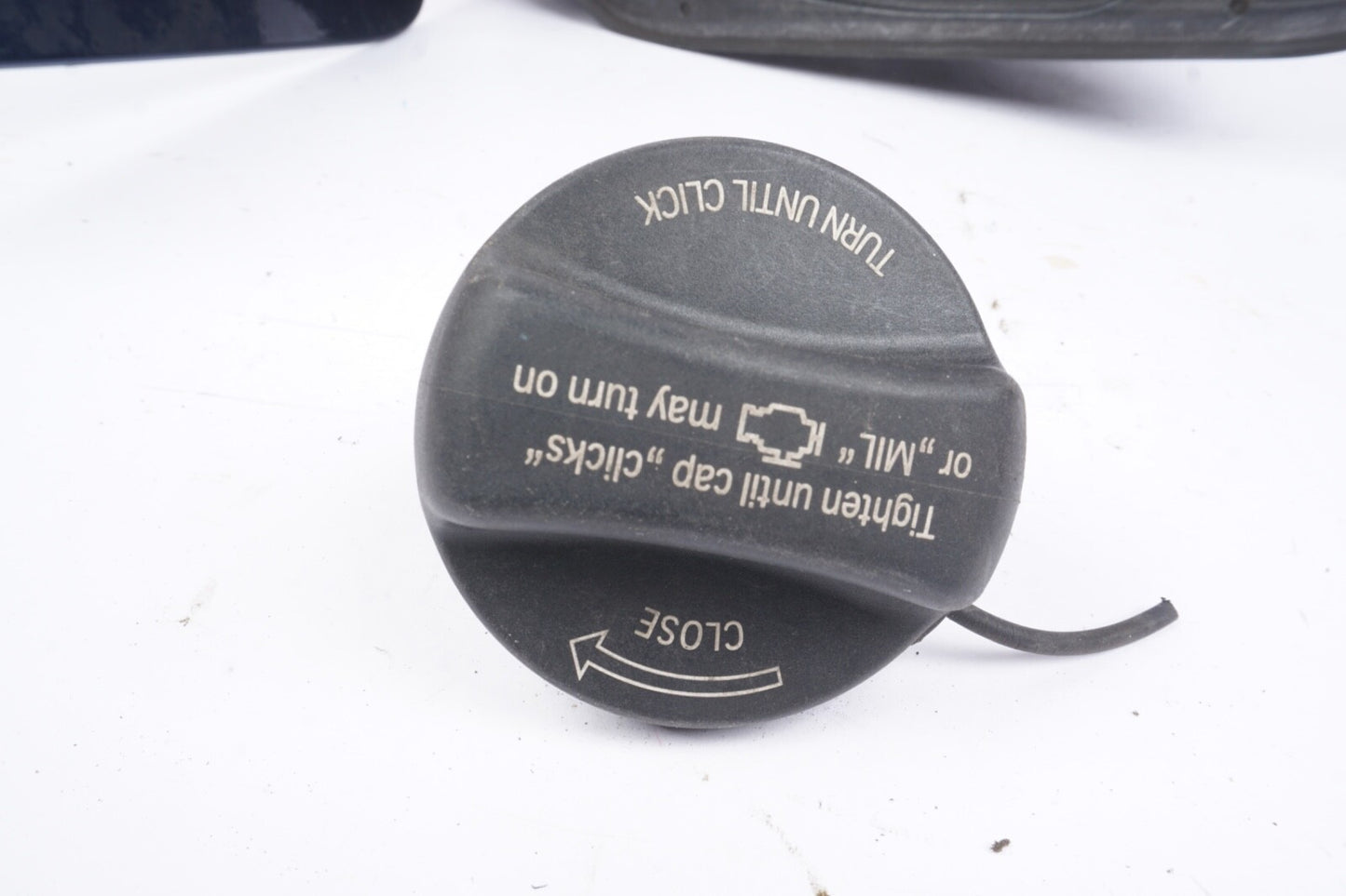 2011 - 2017 BMW X3 F25 GASOLINE FUEL TANK FILLER DOOR LID CAP COVER CRIMSON