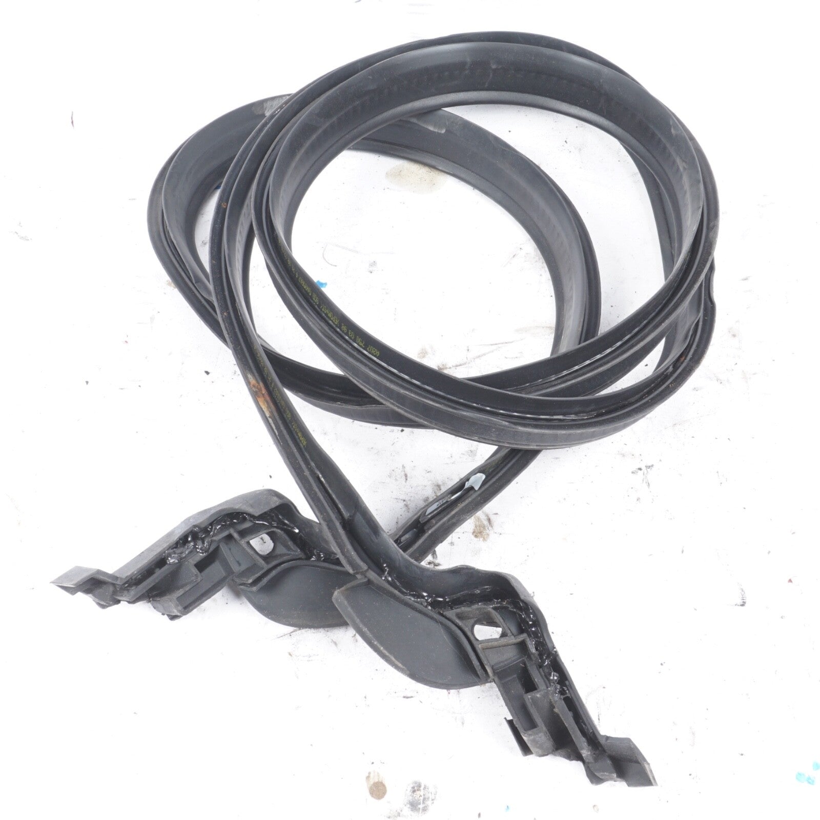 11-14 MERCEDES-BENZ E350 CONVERTIBLE ROOF RUBBER SEAL A2077500398