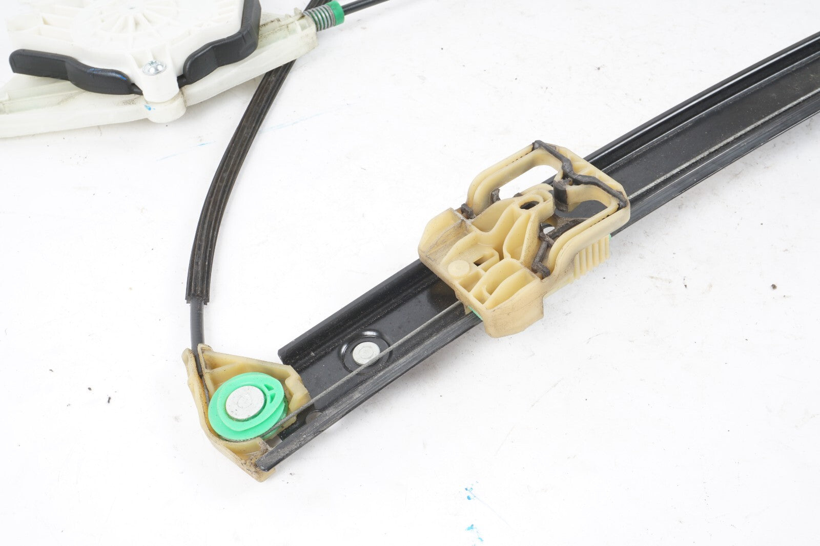 11-17 AUDI A8L FRONT LEFT DRIVER SIDE WINDOW REGULATOR & MOTOR OEM