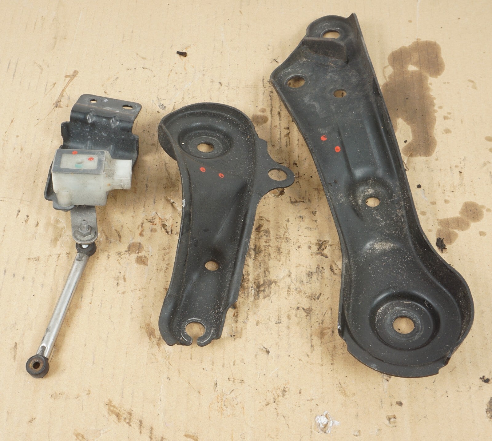 2014 - 2017 HONDA ODYSSEY FRONT RIGHT PASSENGER SIDE SUBFRAME SUPPORT   OEM