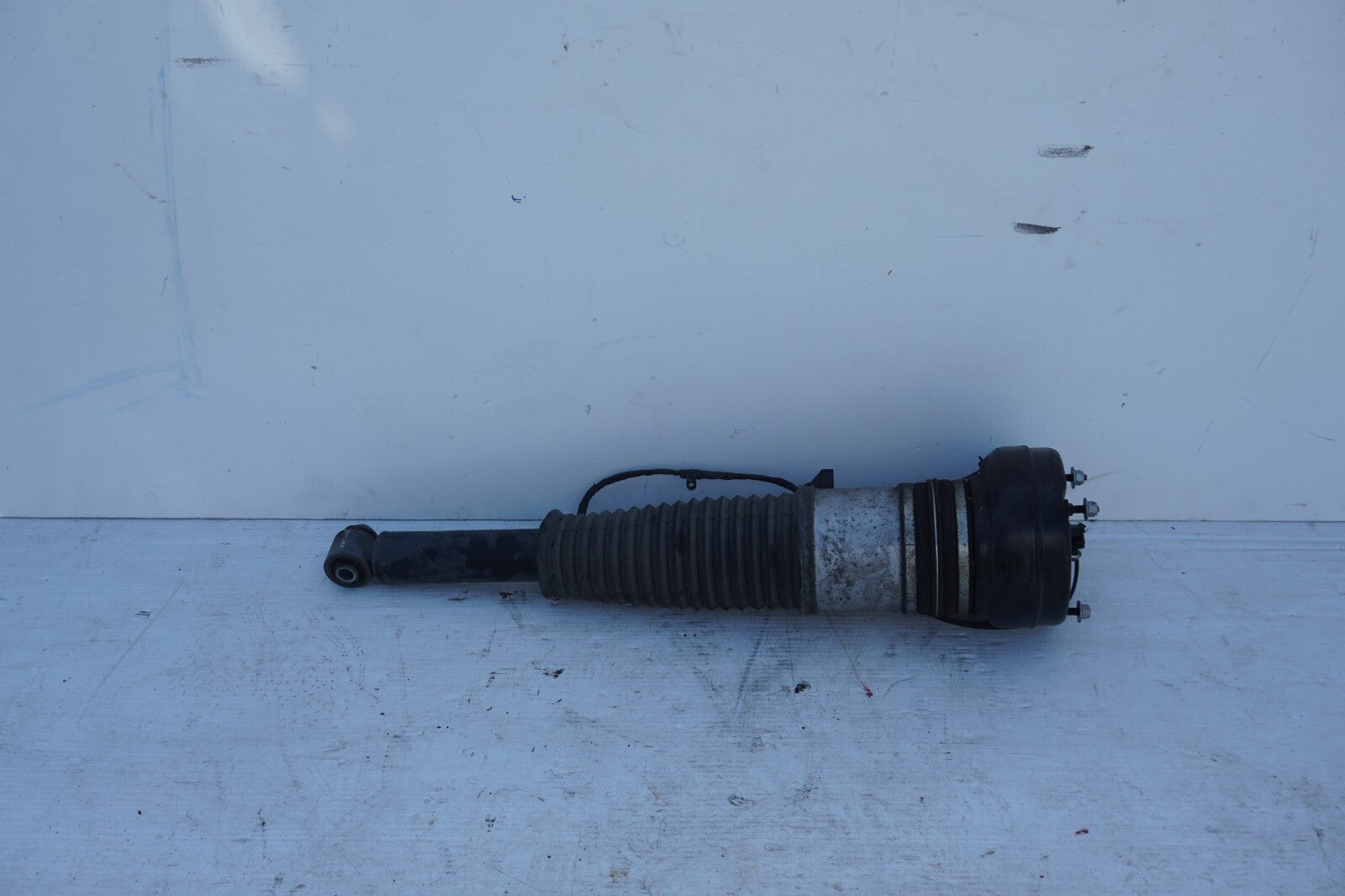 12-17 AUDI A8L A8 3.0L REAR LEFT DRIVER SIDE AIR SHOCK STRUT 4H0616001M OEM