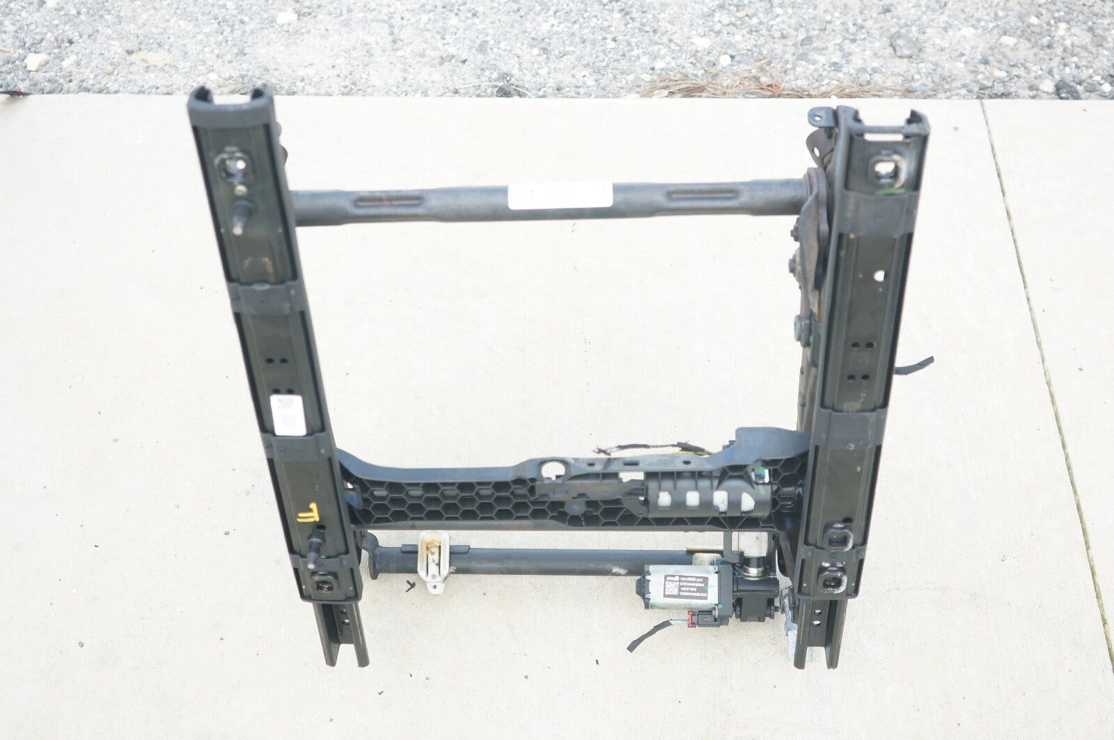2020-2023 CADILLAC CT4 FRONT RIGHT PASSENGER SIDE SEAT TRACK FRAME W/ MOTOR OEM