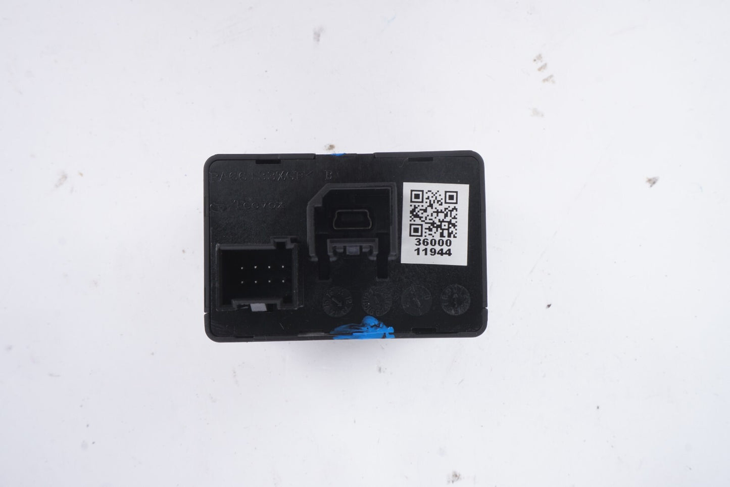 2014 - 2017 Fiat 500L USB Socket AUX Input  OEM