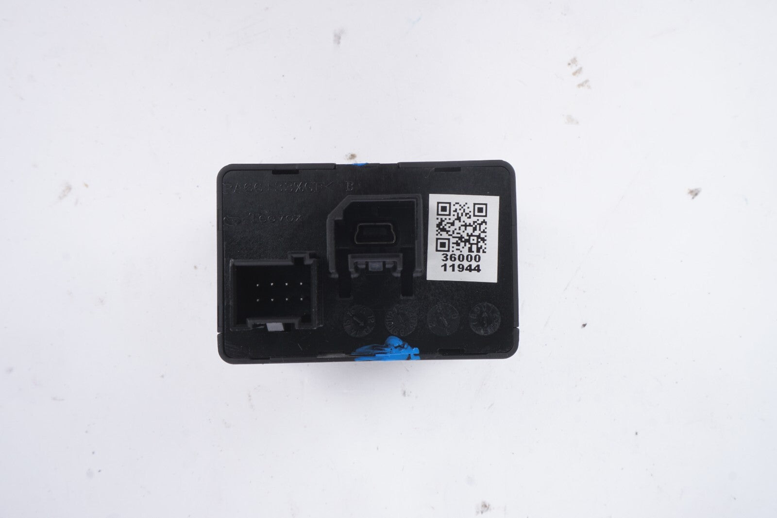 2014 - 2017 Fiat 500L USB Socket AUX Input  OEM