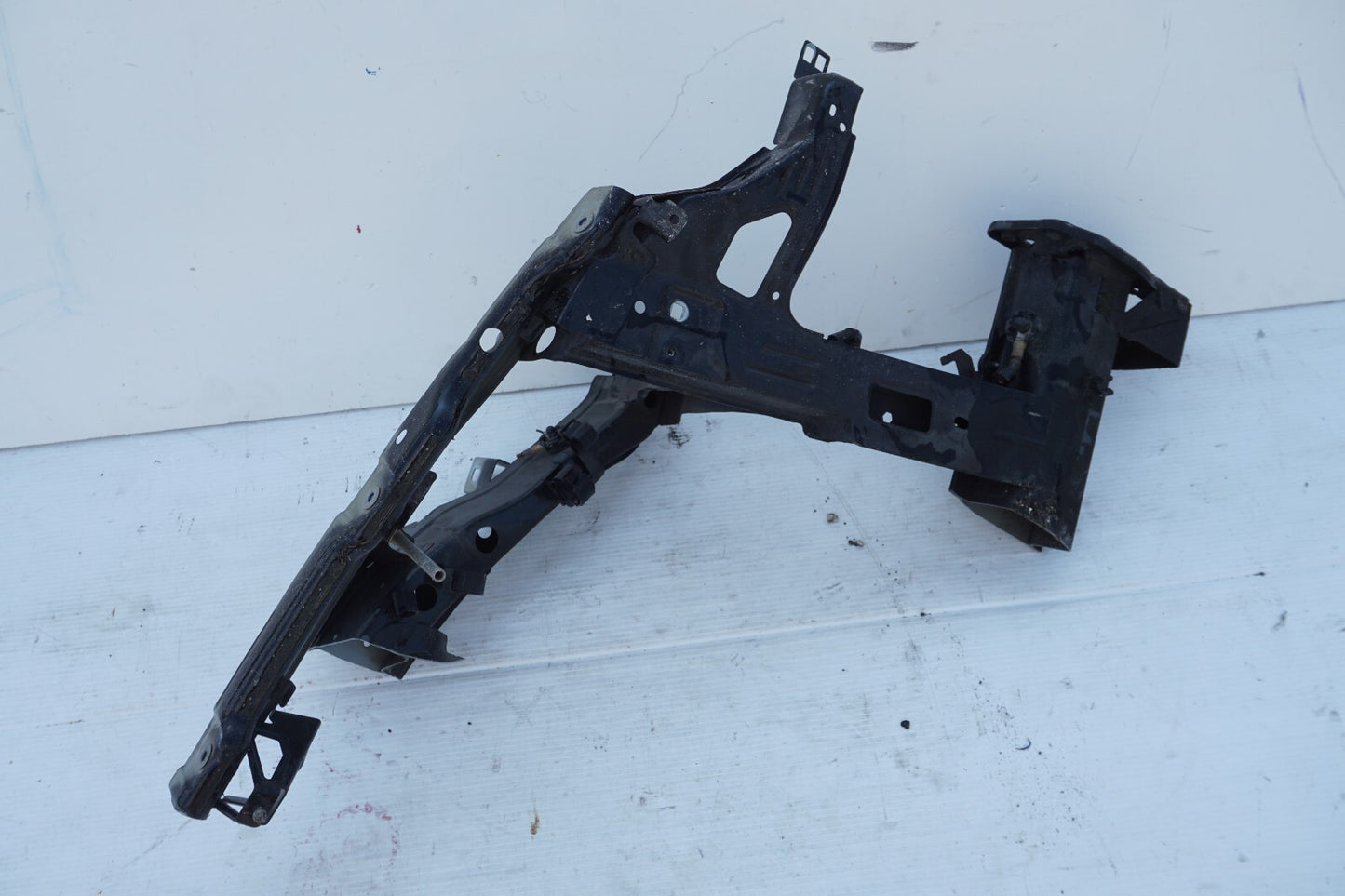2011-2018 PORSCHE CAYENNE LEFT DRIVER FRONT APRON FRAME RAIL BODY CLIP CUT  OEM