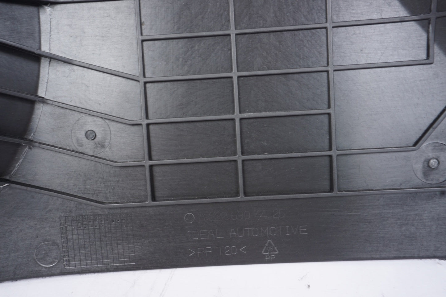 2014-2017 MERCEDES S550 V222 RIGHT PASS FRONT LOWER B PILLAR COVER PANEL OEM. 