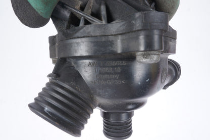 07-11 BMW E60 E61 E90 E92 135i Engine Coolant Thermostat Housing 7536655 OEM