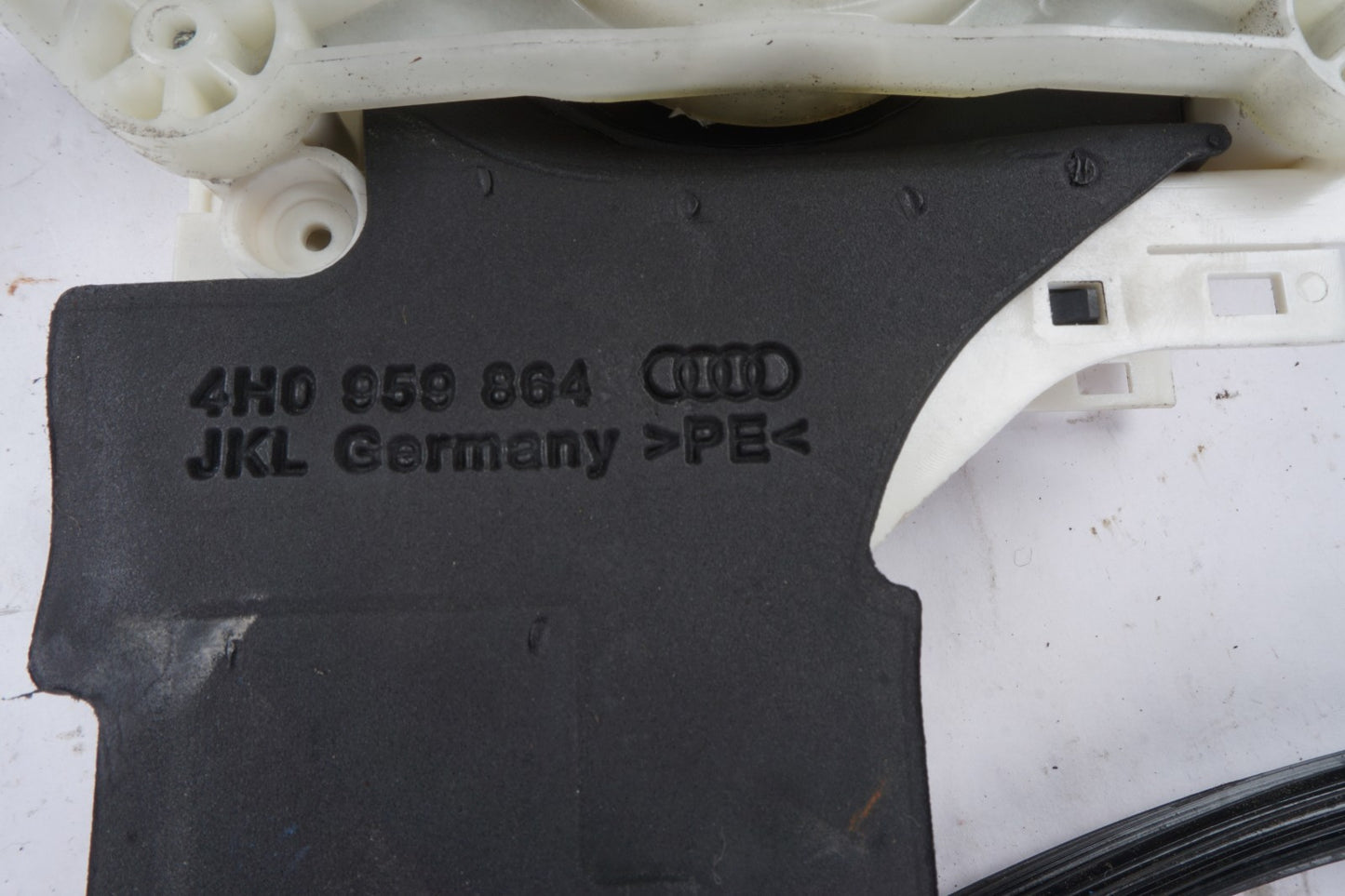 2011 - 2017 AUDI A8 A8L FRONT RIGHT PASSENGER SIDE DOOR WINDOW REGULATOR OEM