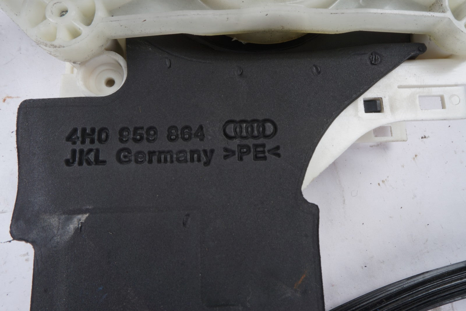 2011 - 2017 AUDI A8 A8L FRONT RIGHT PASSENGER SIDE DOOR WINDOW REGULATOR OEM