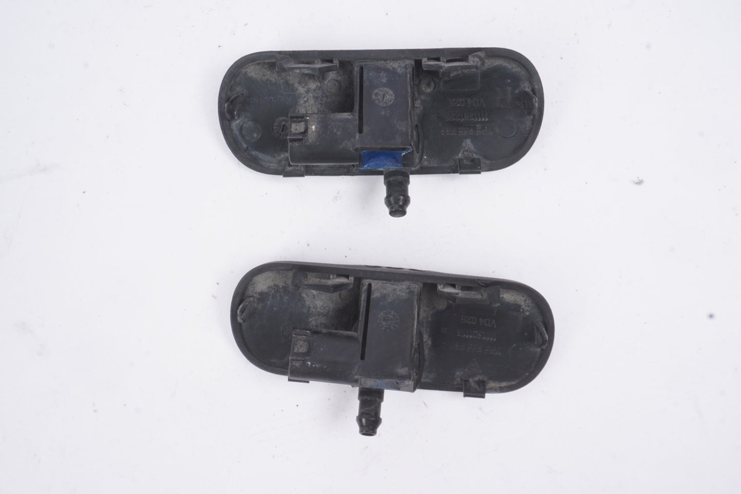2011-2018 PORSCHE CAYENNE - Left Right Windshield Washer Sprayer / Nozzle