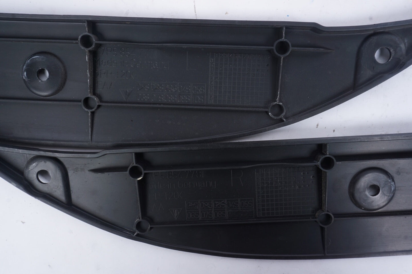2011 - 2018 Porsche Cayenne Left Right Fender Seal Cover