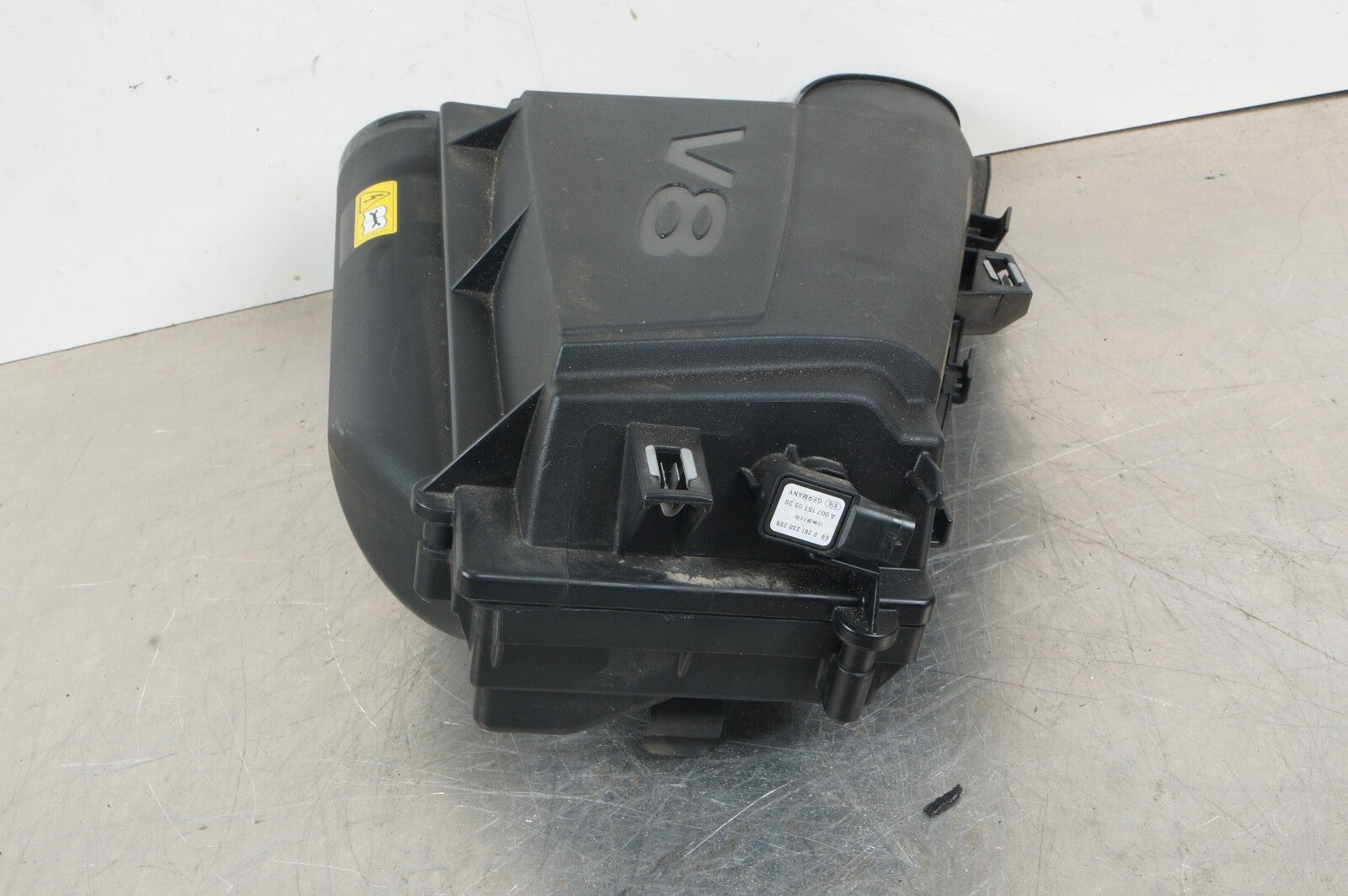 12-17 Mercedes W218 CLS550 S550 E550 Air Intake Cleaner Box Left 2780900101 OEM