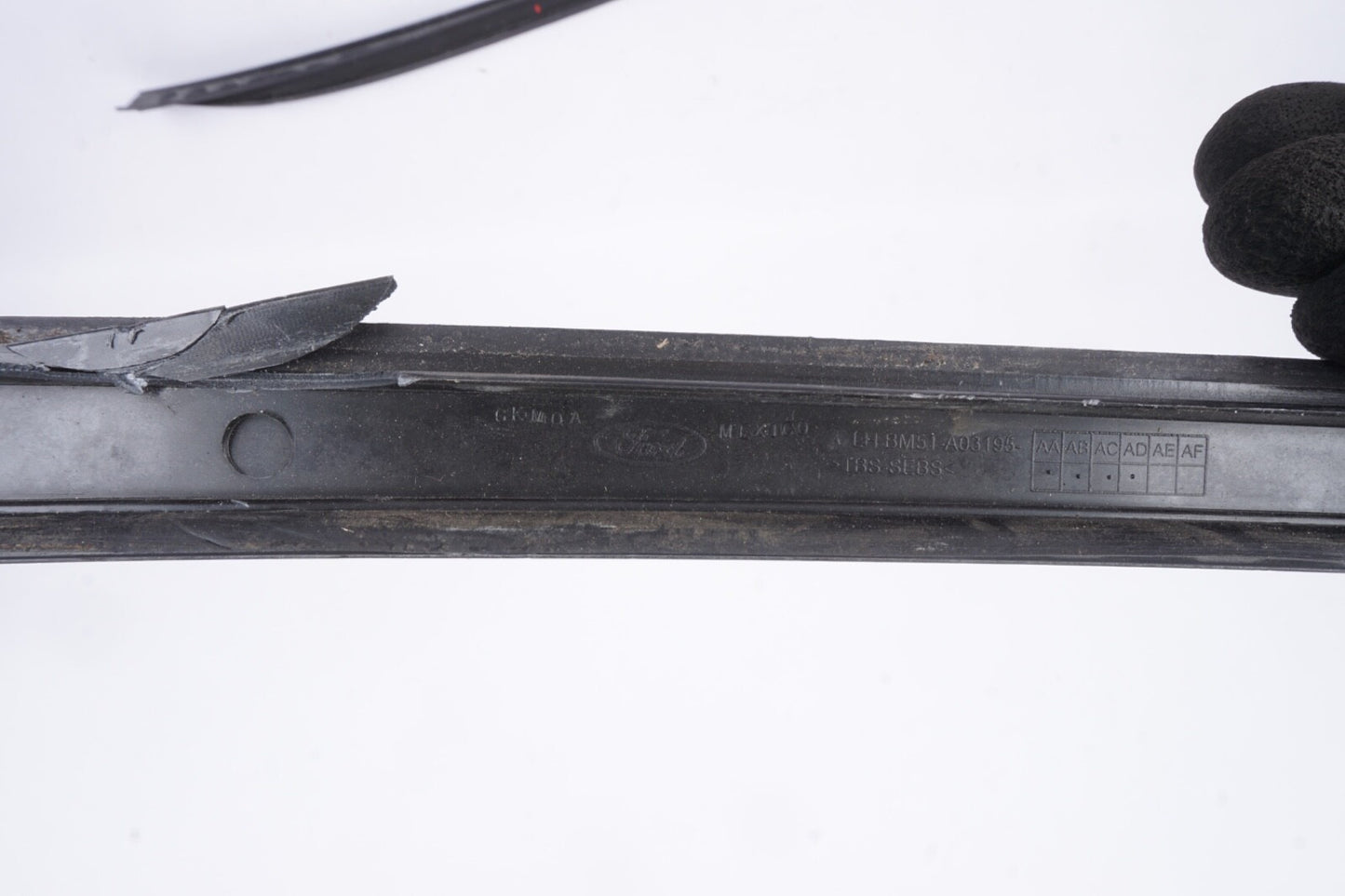 2012-2018 FORD FOCUS SE FRONT LEFT RIGHT SIDE WINDSHIELD MOLDING TRIM OEM