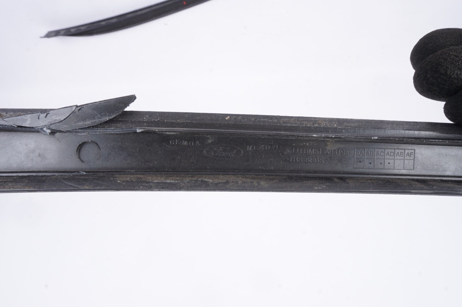 2012-2018 FORD FOCUS SE FRONT LEFT RIGHT SIDE WINDSHIELD MOLDING TRIM OEM