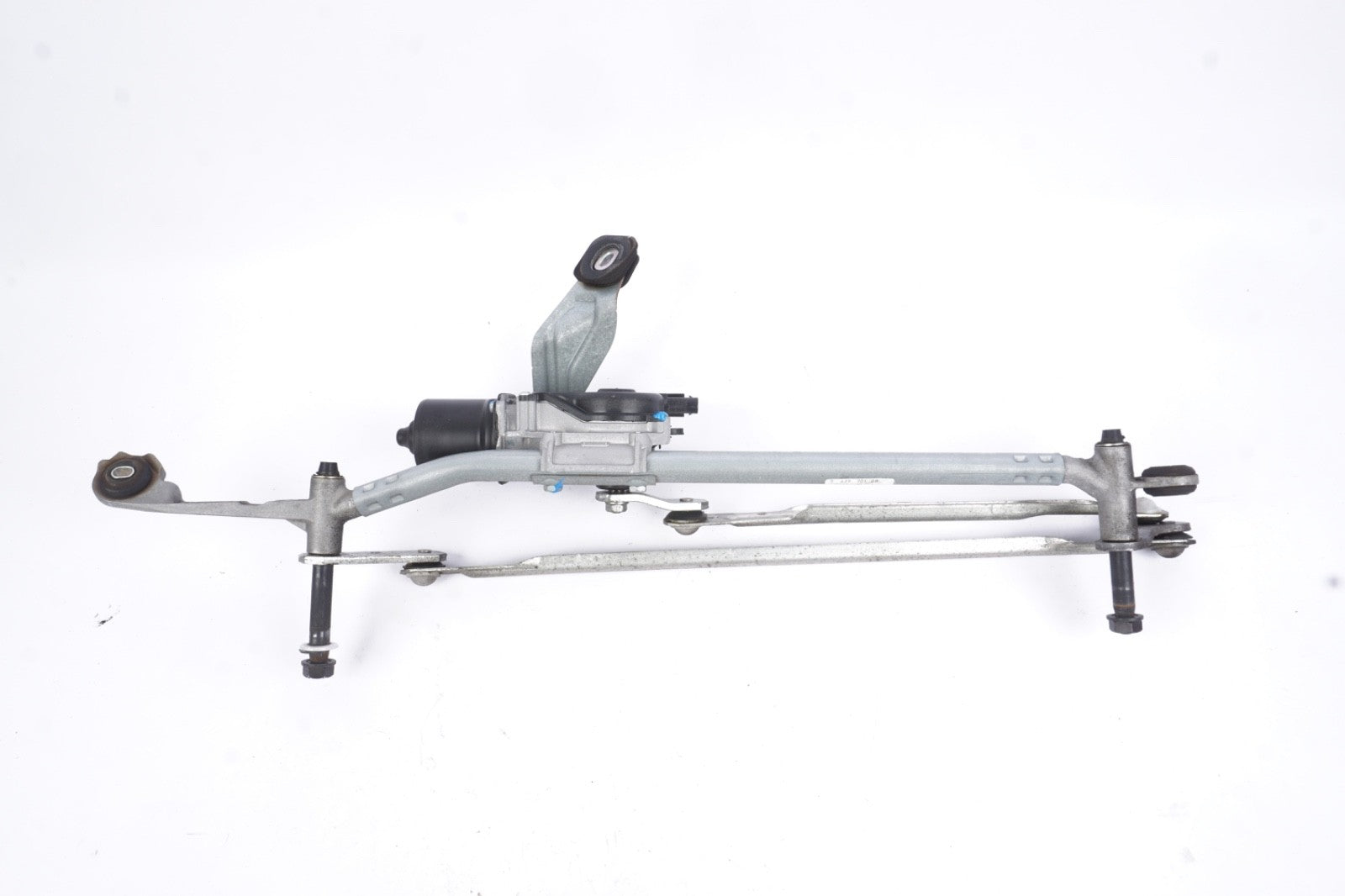 2018 - 2023 BMW X2 FRONT WINDSHIELD WIPER LINKAGE W/ MOTOR OEM 7429701