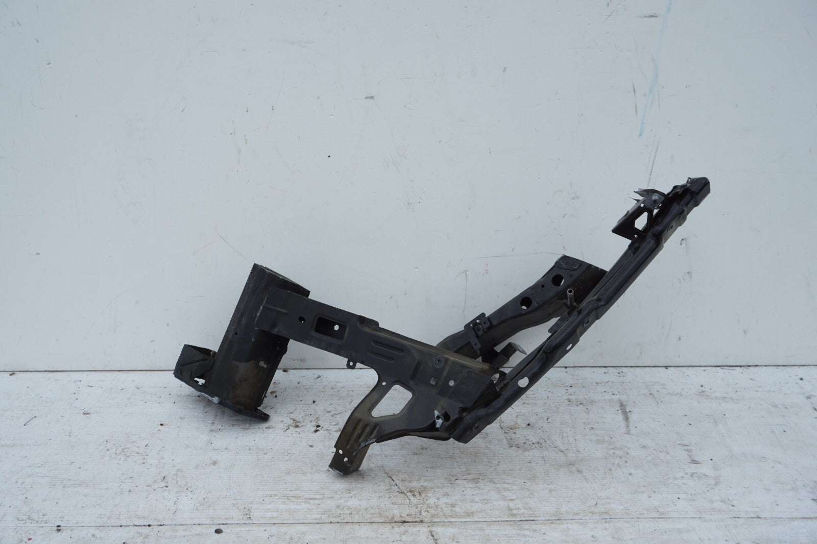 11-18 Porsche Cayenne 958 LEFT DRIVER FRONT APRON FRAME RAIL BODY CLIP CUT OEM