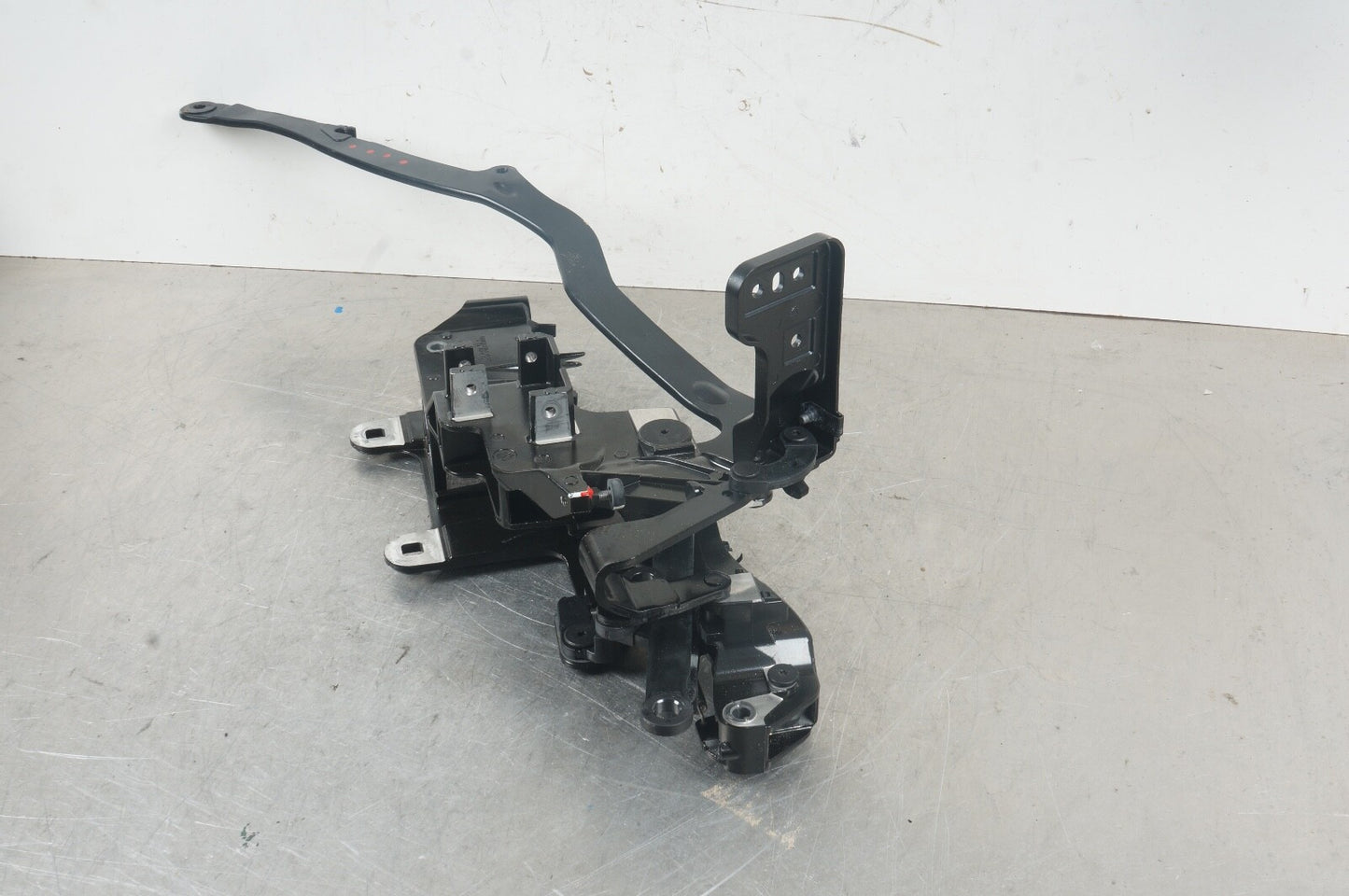 2013 - 2020 R231 MERCEDES SL ROOF TOP RIGHT MOUNT HINGE SUPPORT 2317900101