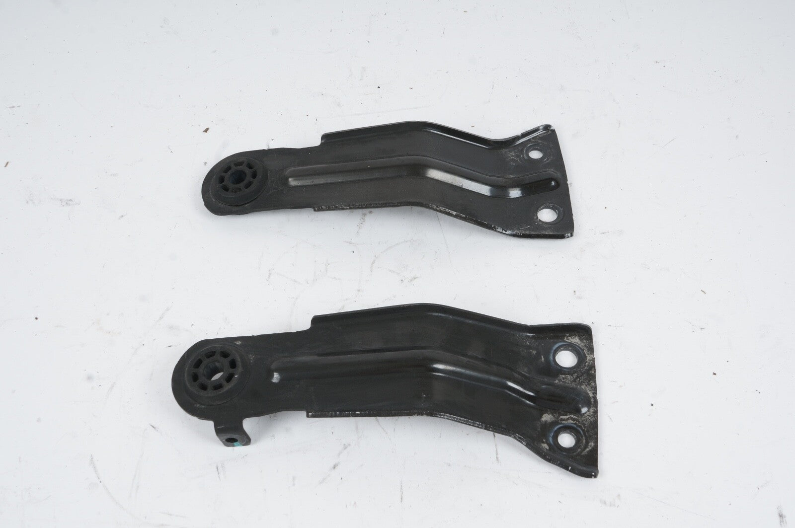 2020-2023 CADILLAC CT4 FRONT RIGHT LEFT SIDE ENGINE RADIATOR UPPER MOUNT BRACKET