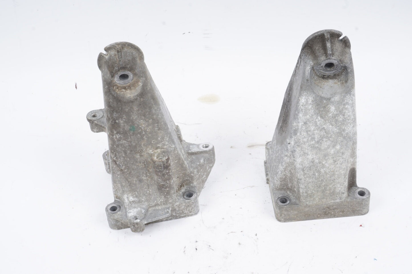 12-15 Mercedes W204 C250 Engine Motor Bracket Mount Right & Left Set of 2 OEM