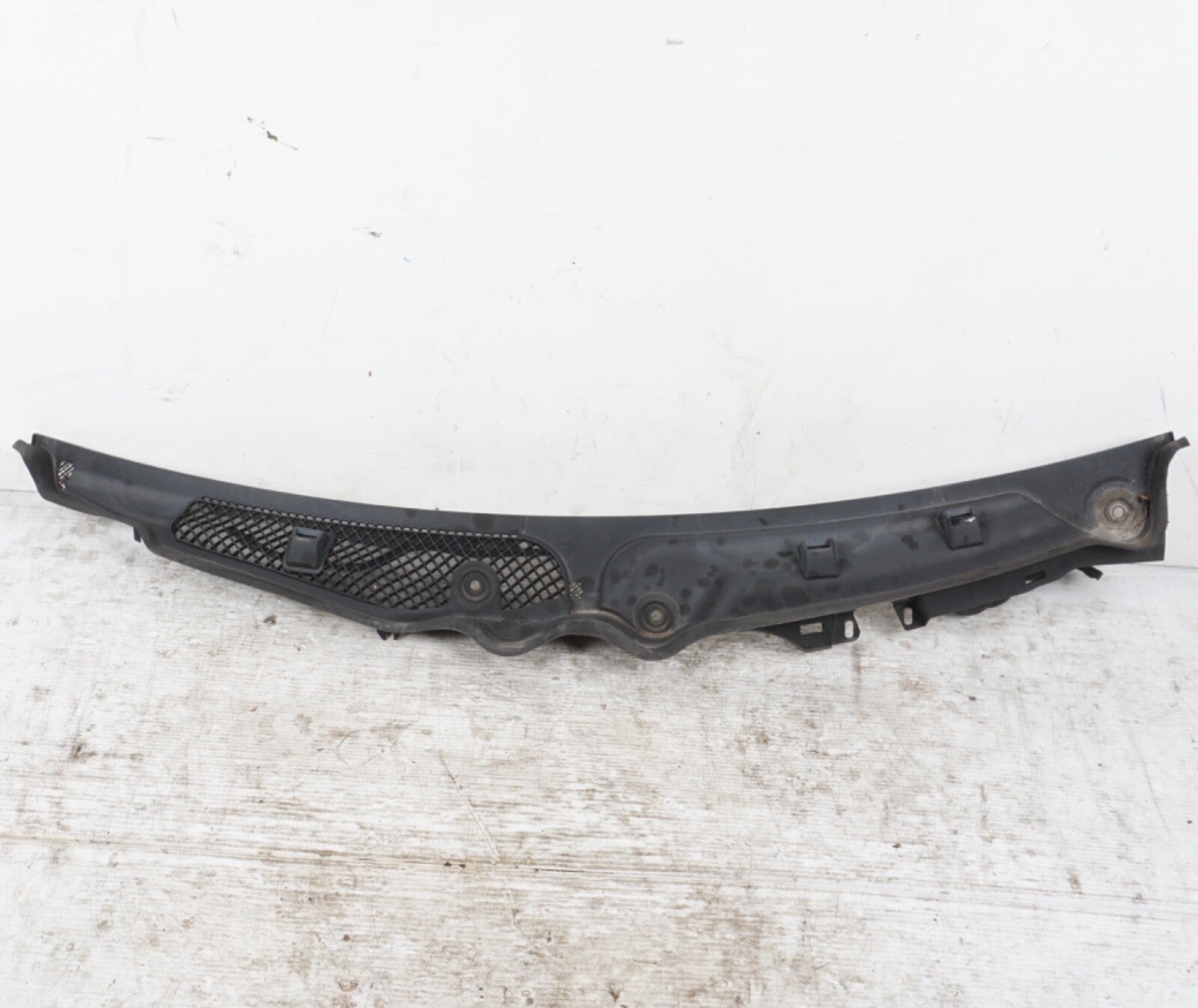2011-2016 MERCEDES E350 E400 COUPE  FRONT WINDSHIELD WIPER COWL PANEL 2078300713