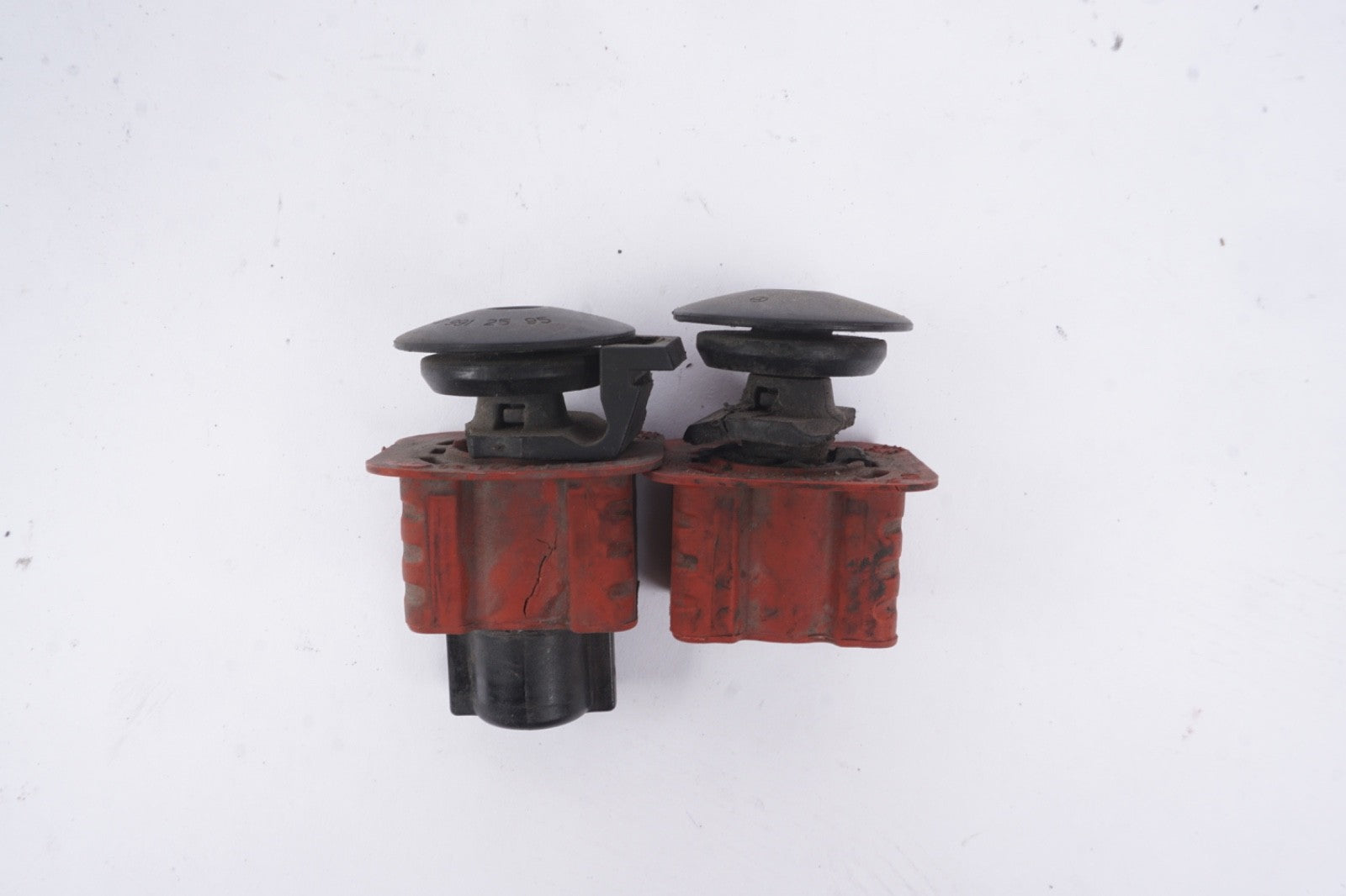 2008 - 2025 MERCEDES C300 E350 RADIATOR UPPER MOUNT AIE SEAL CLIP SET OF 2