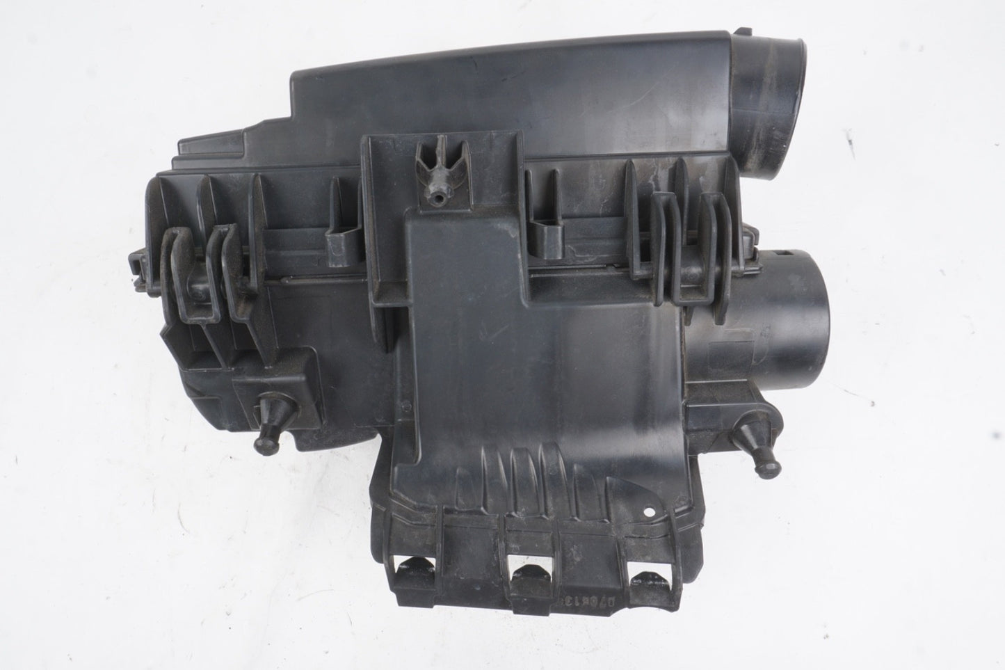 2012 - 2015 MERCEDES C250 Air Intake Cleaner Filter Housing Box OEM A2710901601