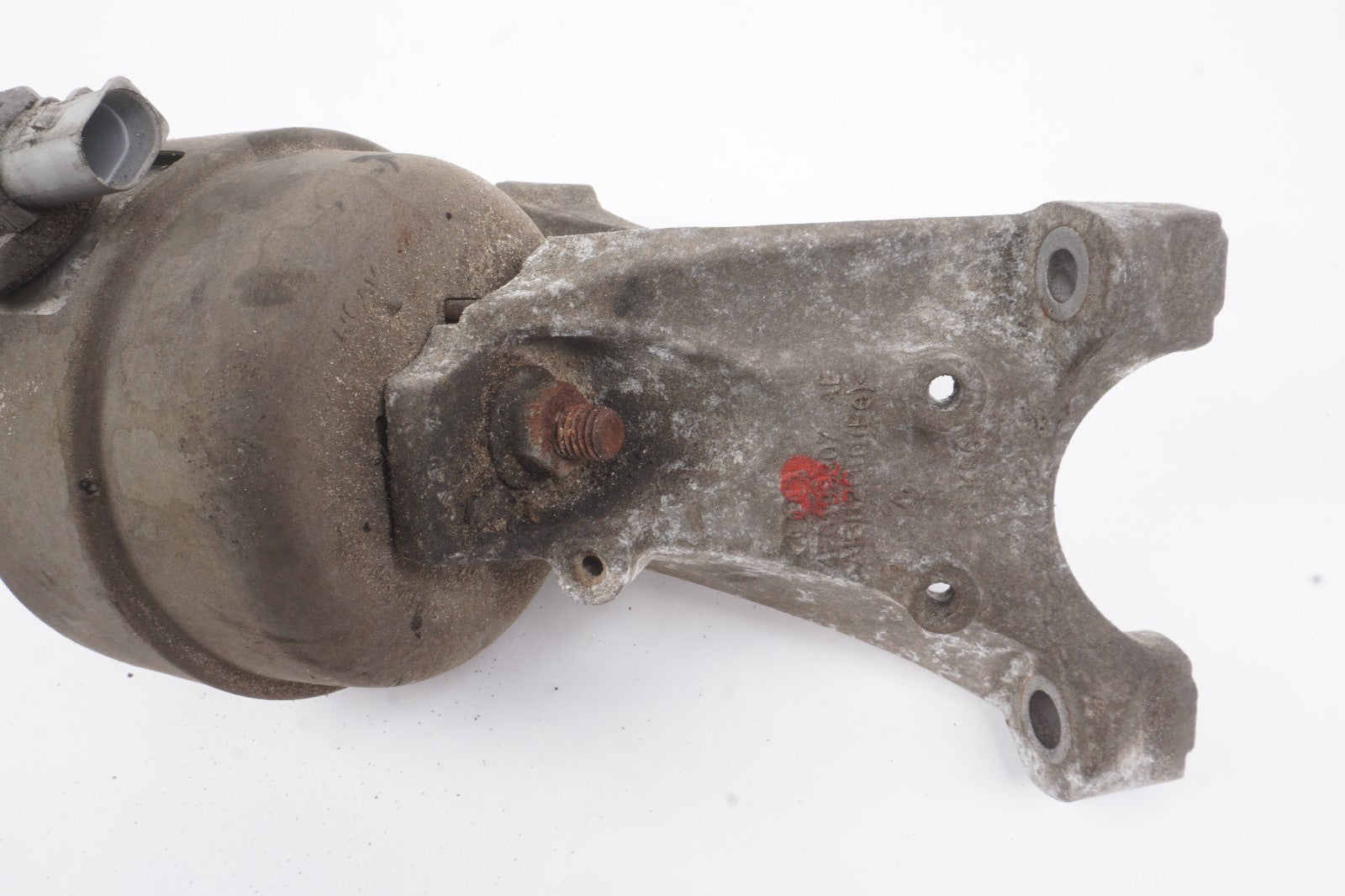2005 2006 Audi A6 4.2L Left Engine / Motor Mount Bracket OEM