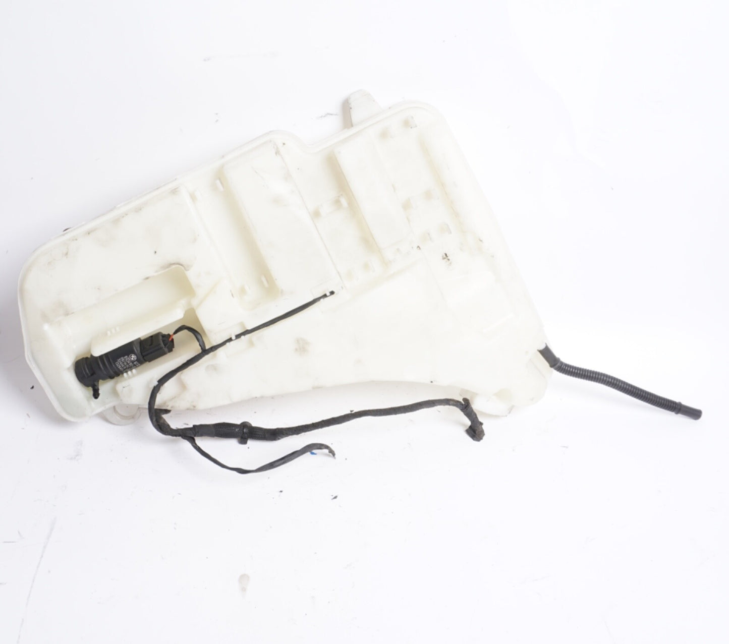 2012 - 2016 BMW 640i 650i Front Windshield Washer Fluid Reservoir F06 F12 F13