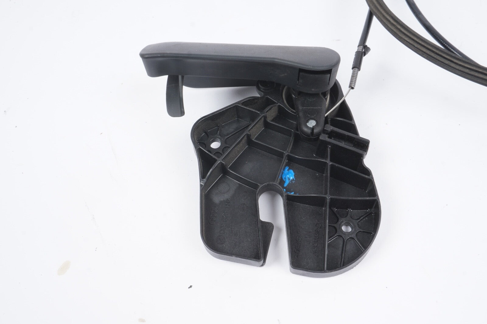 11-18 AUDI A8 A8L S8 - HOOD LATCH RELEASE LEVER HANDLE CABLE BRACKET 4H1823633D