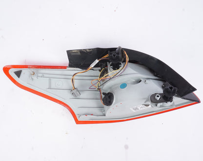 2015 2016 2017 2018 FORD FOCUS SEDAN RIGHT Passenger TAIL LIGHT OEM