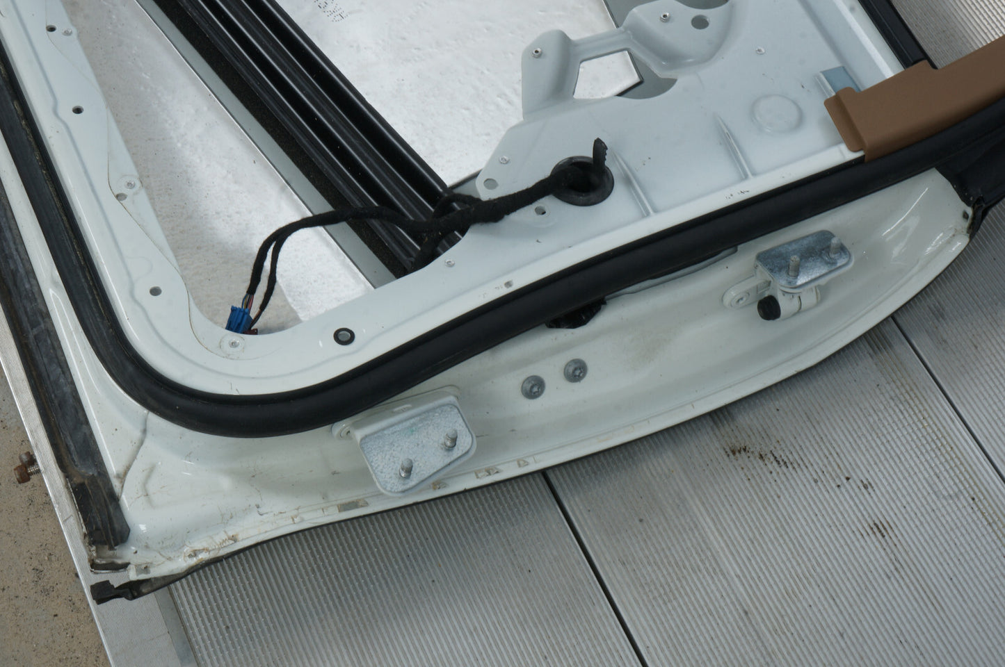 07 - 13 MERCEDES-BENZ S550 W221 REAR LEFT DRIVER SIDE DOOR SHELL OEM