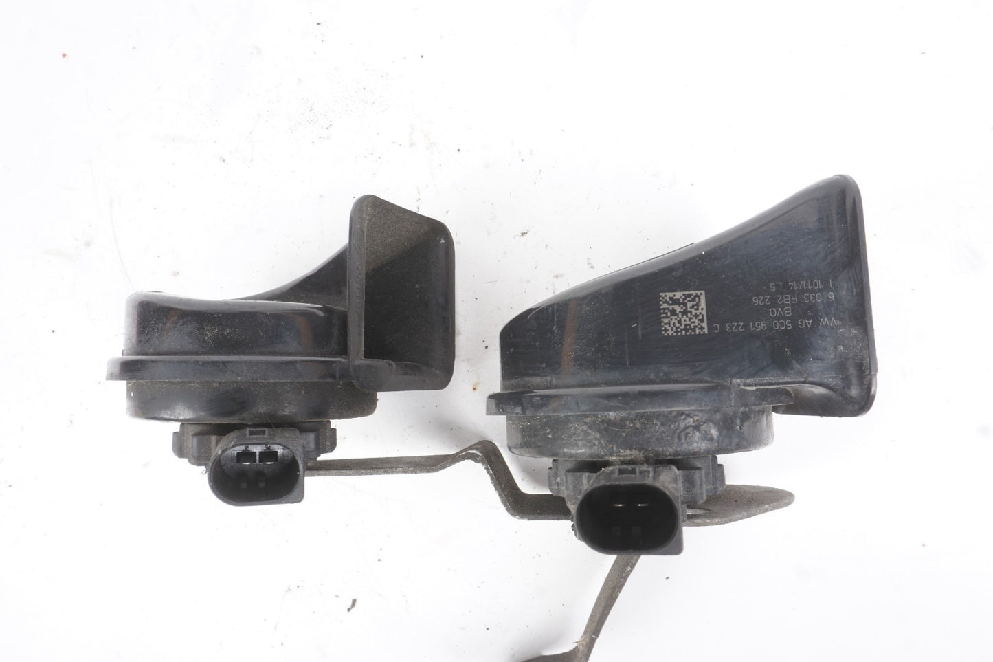 2012-2019 Volkswagen Passat Horn Signal High & Low w/ Bracket OEM