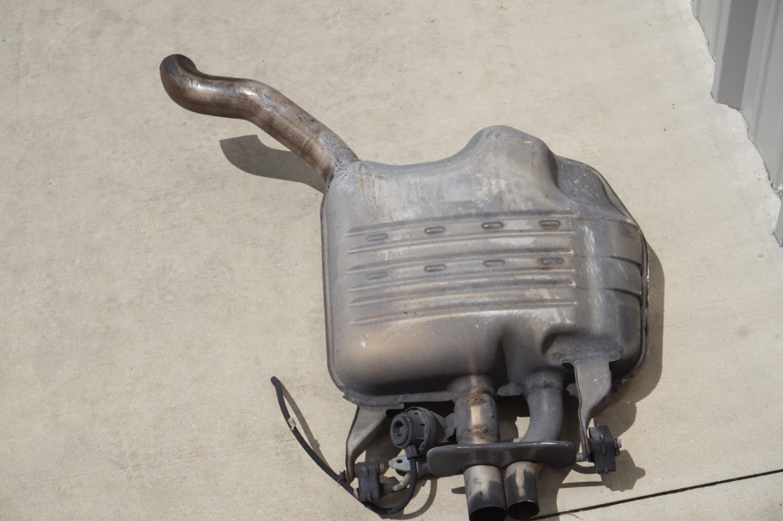 2014 - 2017 MERCEDES S550 W222 REAR RIGHT SIDE EXHAUST SYSTEM MUFFLER OEM