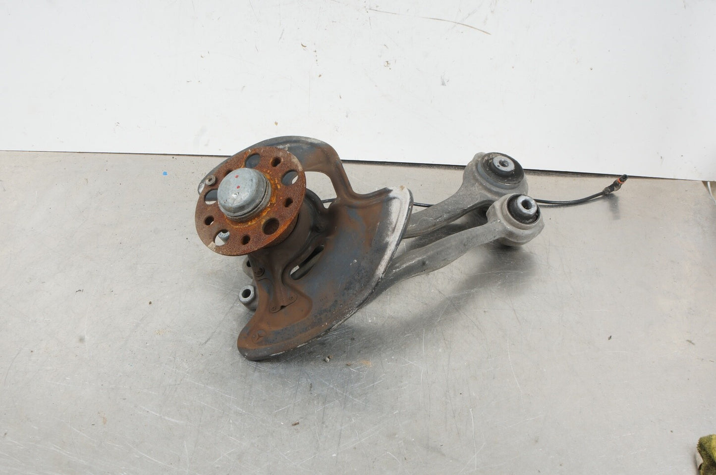 08-17 Mercedes R172 SLK250 C300 C250 Front Right Side Spindle Knuckle Hub OEM