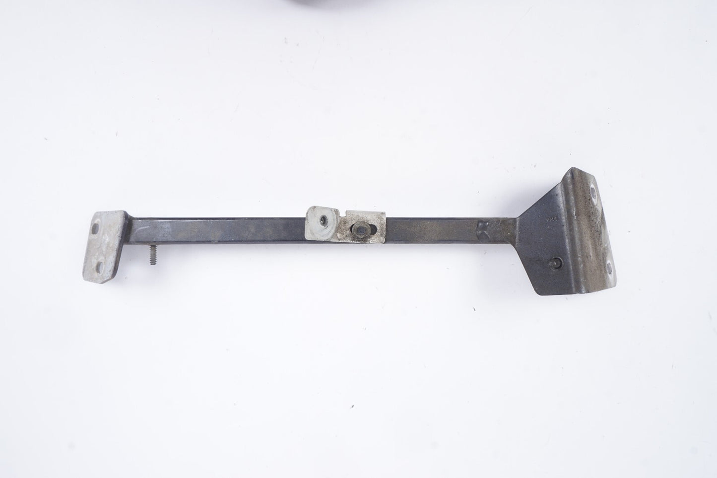 04-10 AUDI A8 A8L Front Fender Bracket Mount Right Passenger Side OEM