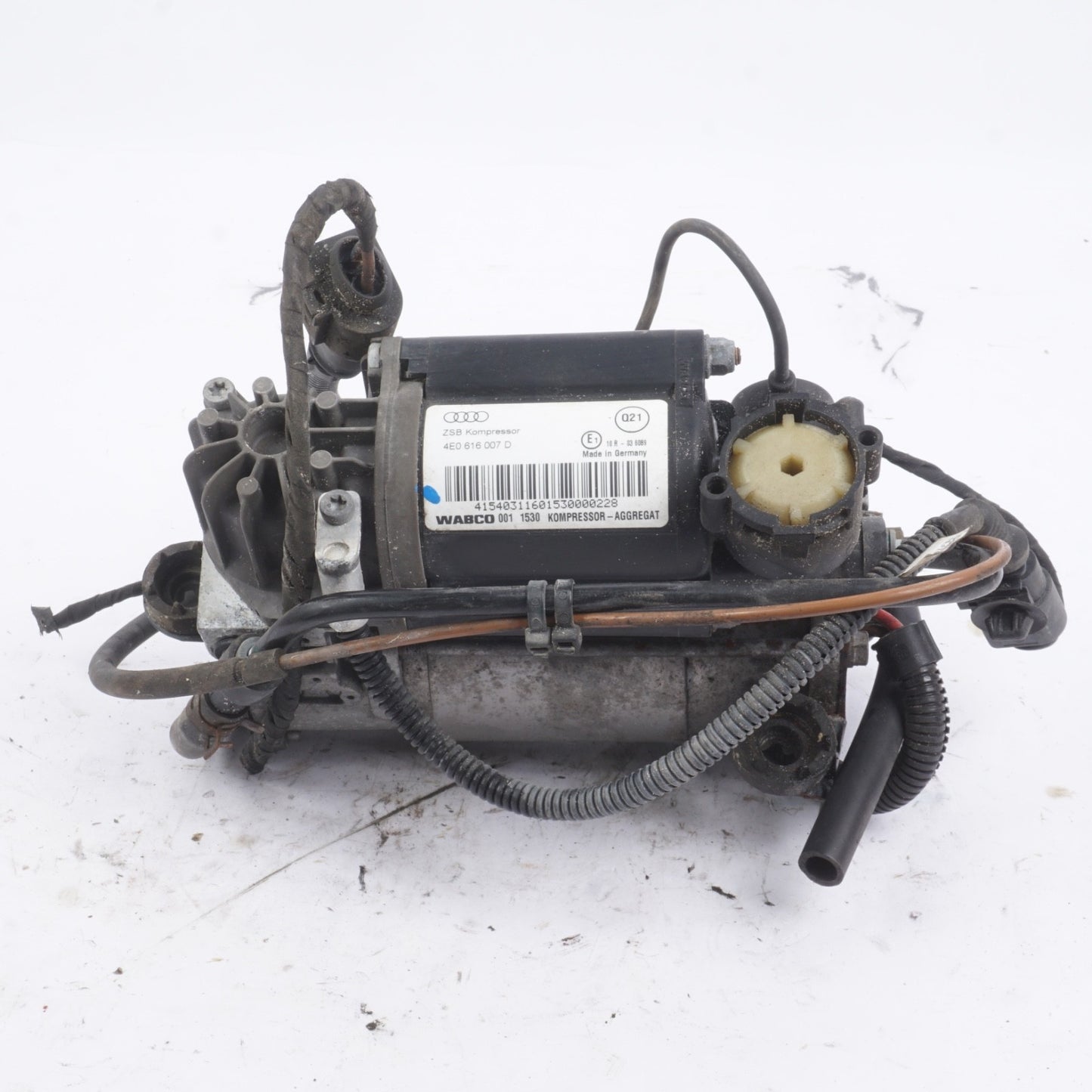 2004 - 2010 Audi A8 D3 Air Suspension Compressor Pump 4E0616007 D