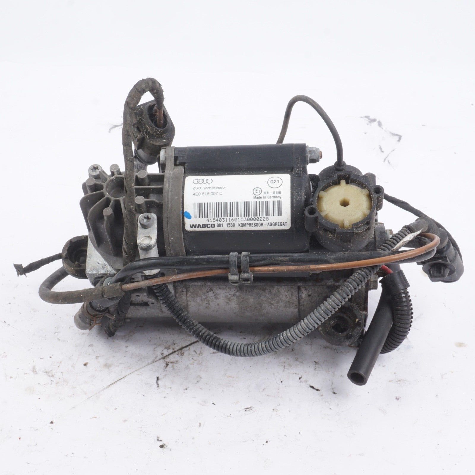 2004 - 2010 Audi A8 D3 Air Suspension Compressor Pump 4E0616007 D