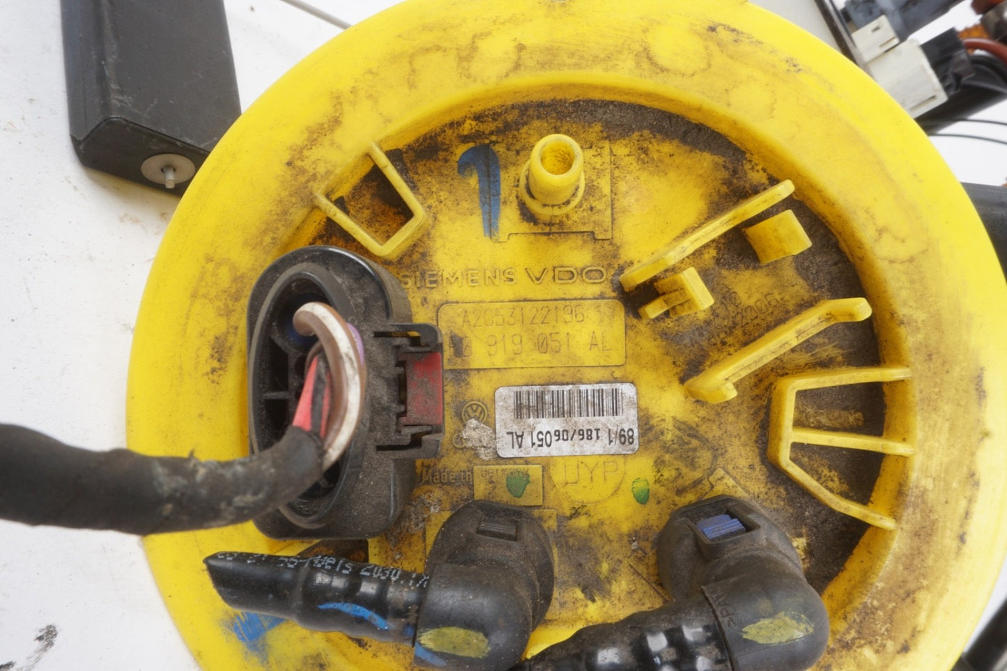 2005 - 2006 Audi A6 Fuel Assembly Tank Mounted Main Pump OEM