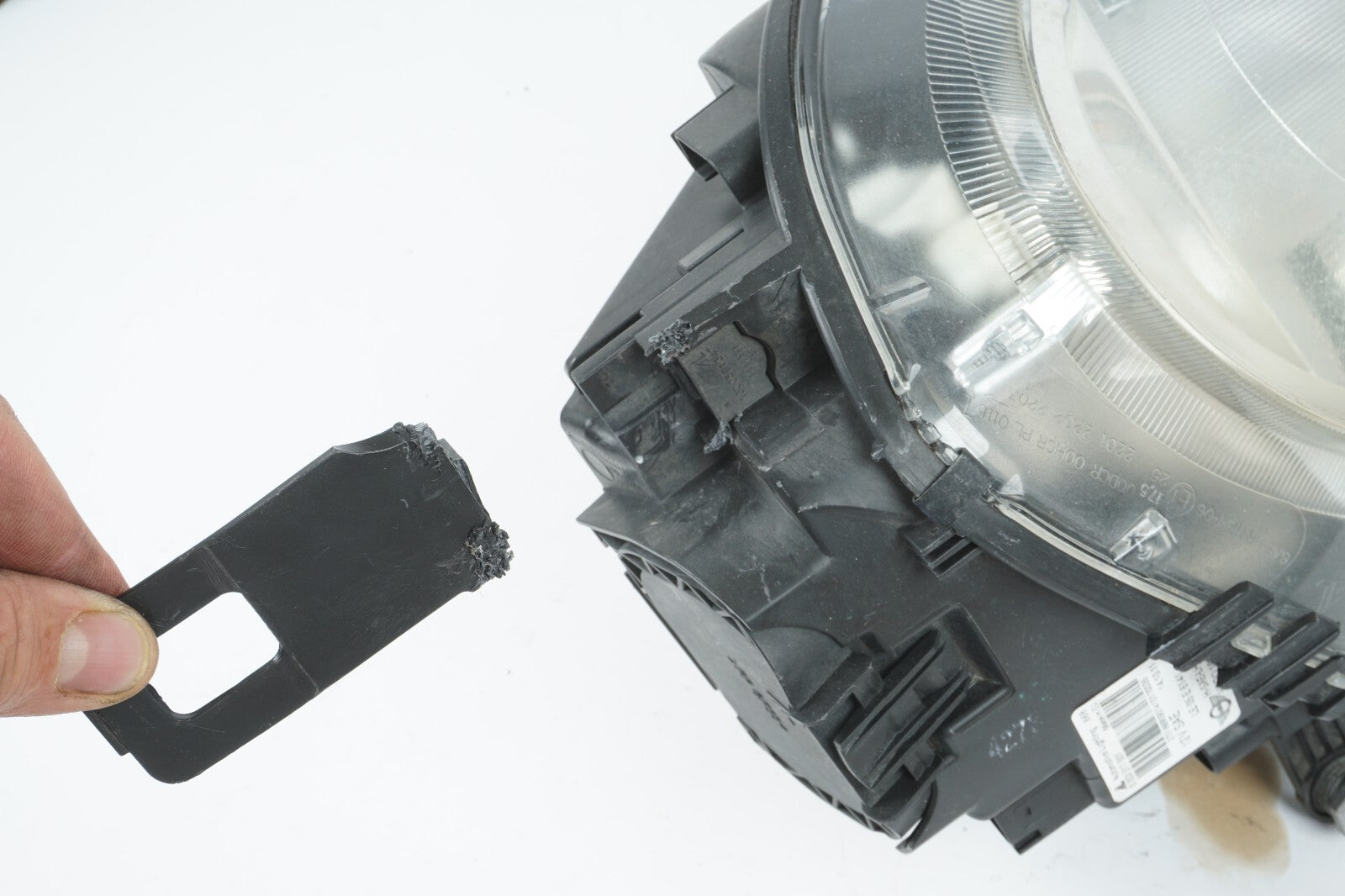 2007 - 2012 Mini Cooper Left Driver Headlight 0302517001 *BROKEN TAB* OEM