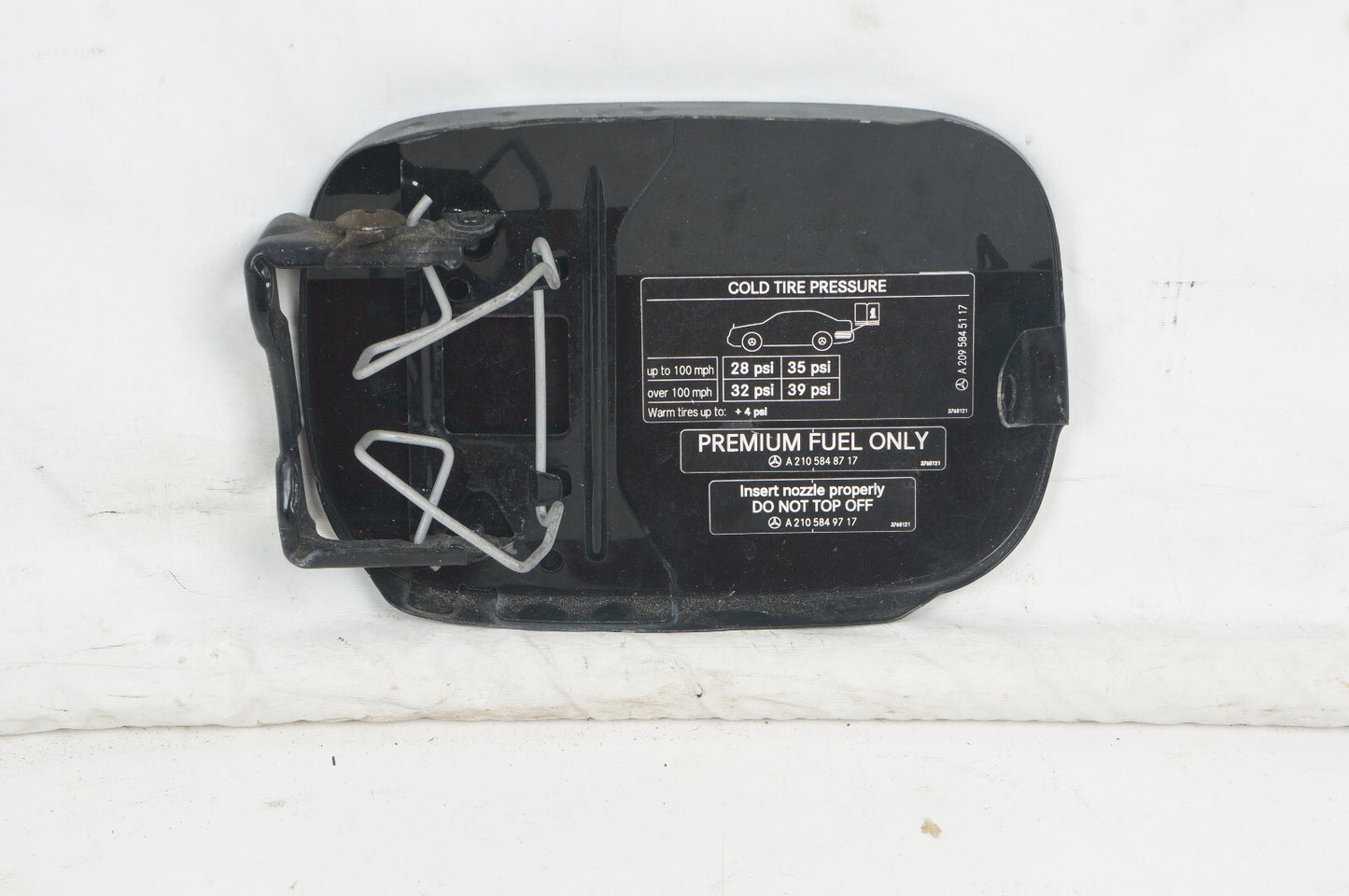 06 -09 Mercedesz CLK350 CLK500 W209 GAS FUEL TANK DOOR LID OEM