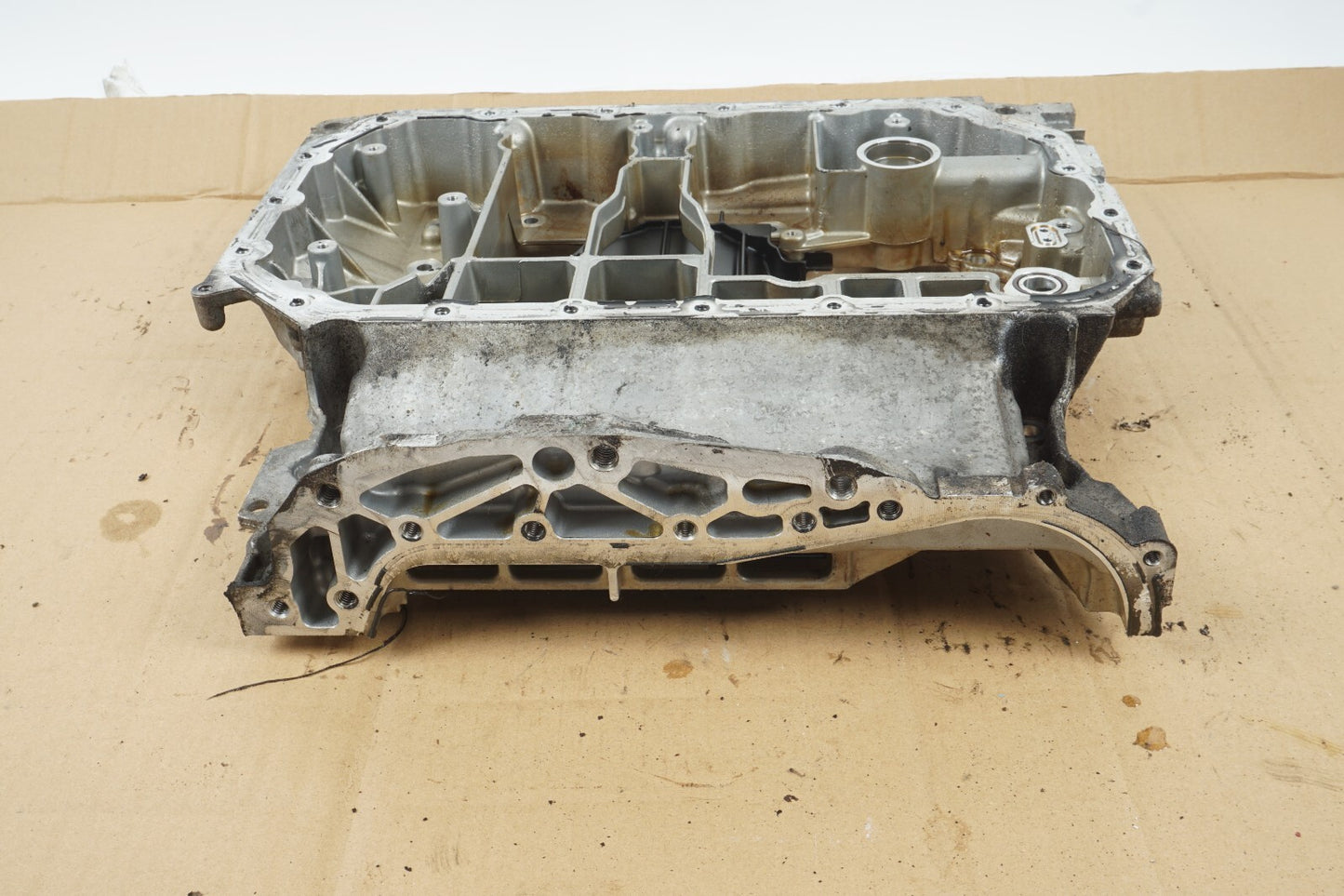 2012 - 2015 AUDI A7 3.0L ENGINE UPPER OIL PAN 06E103603AH OEM