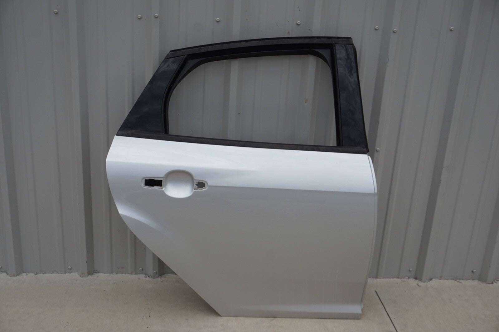 16 17 18 FORD FOCUS REAR RIGHT PASSENGER SIDE DOOR SHELL OEM