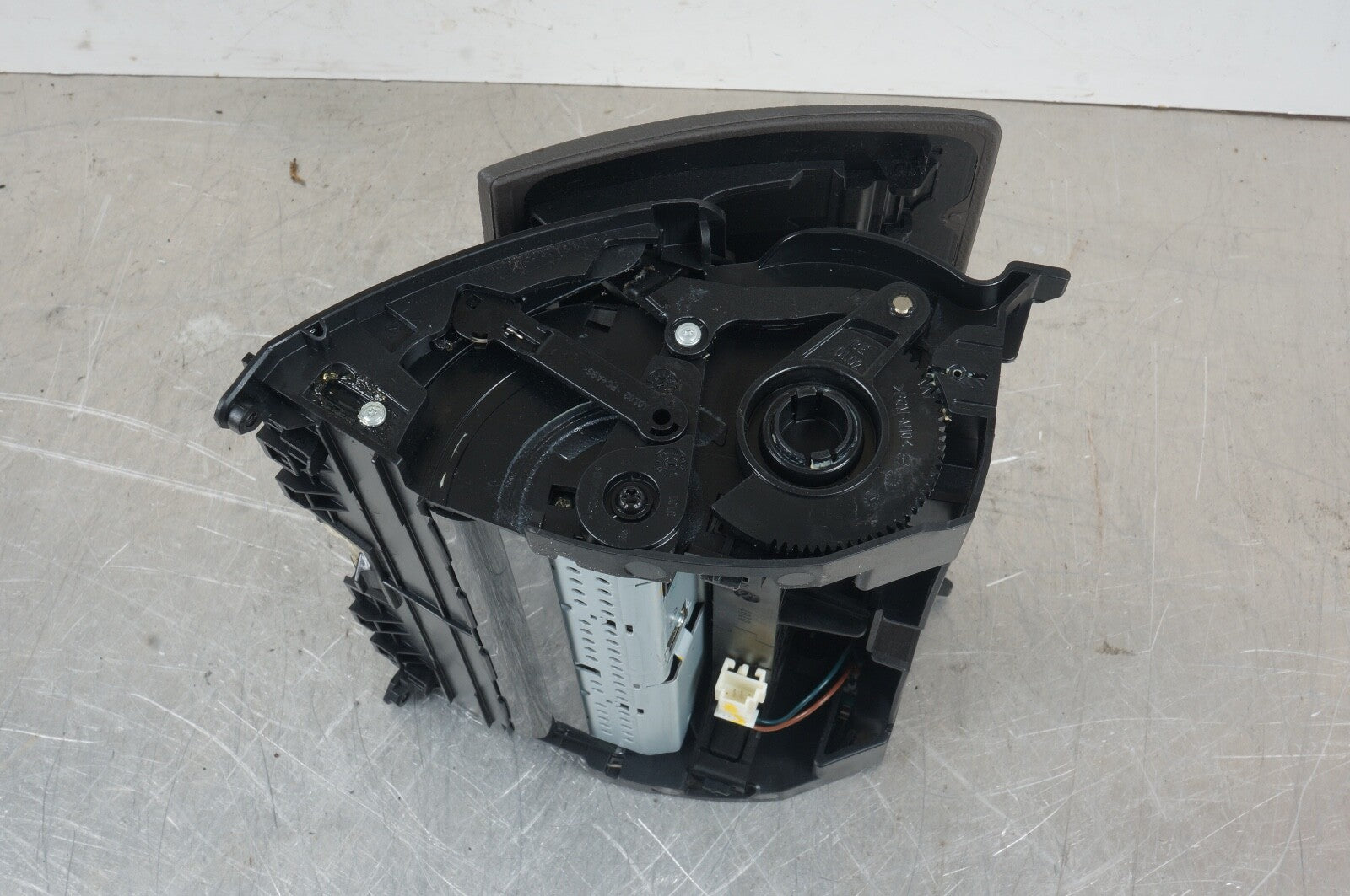 08-11 Mercedes W204 C300 Dashboard Screen Display Monitor Assembly OEM