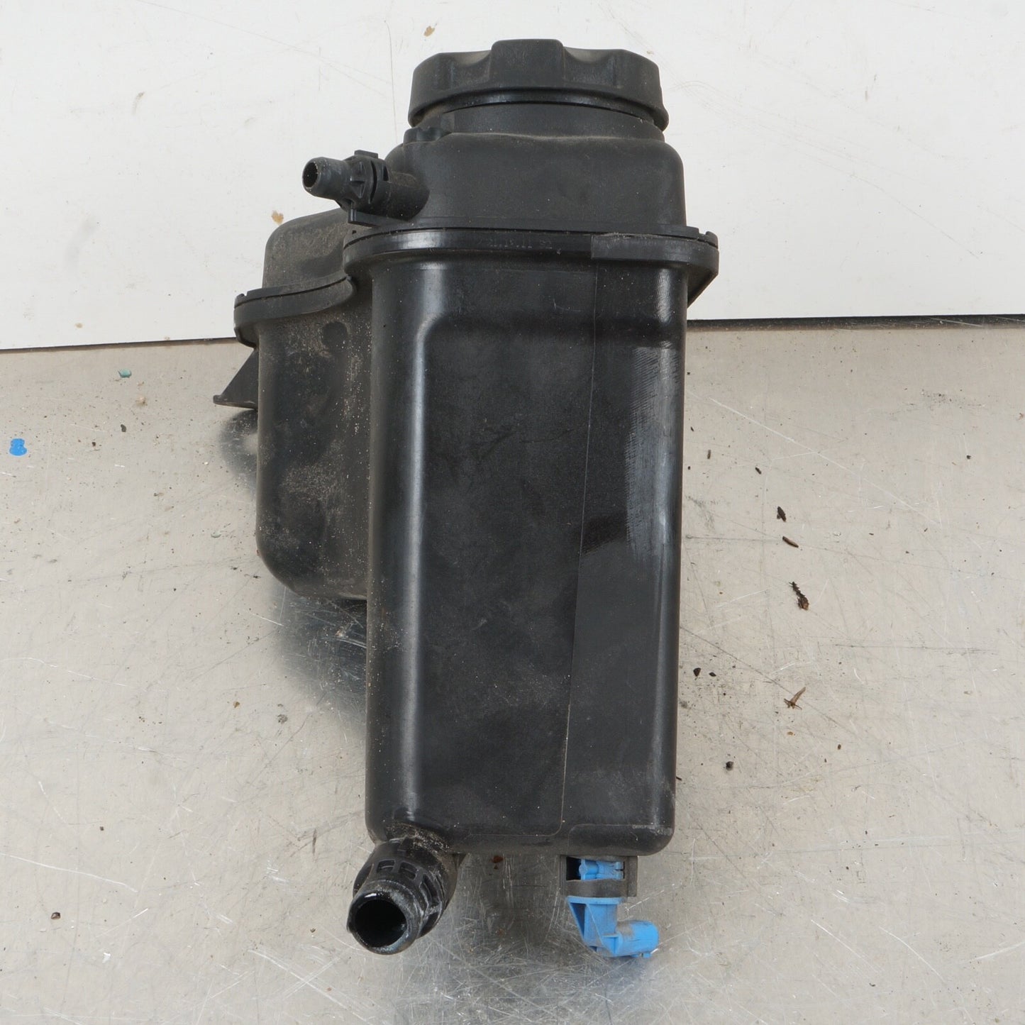 2007 - 2011 BMW E90 E92 E93 ENGINE COOLANT EXPANSION OVERFLOW RESERVOIR BOTTLE