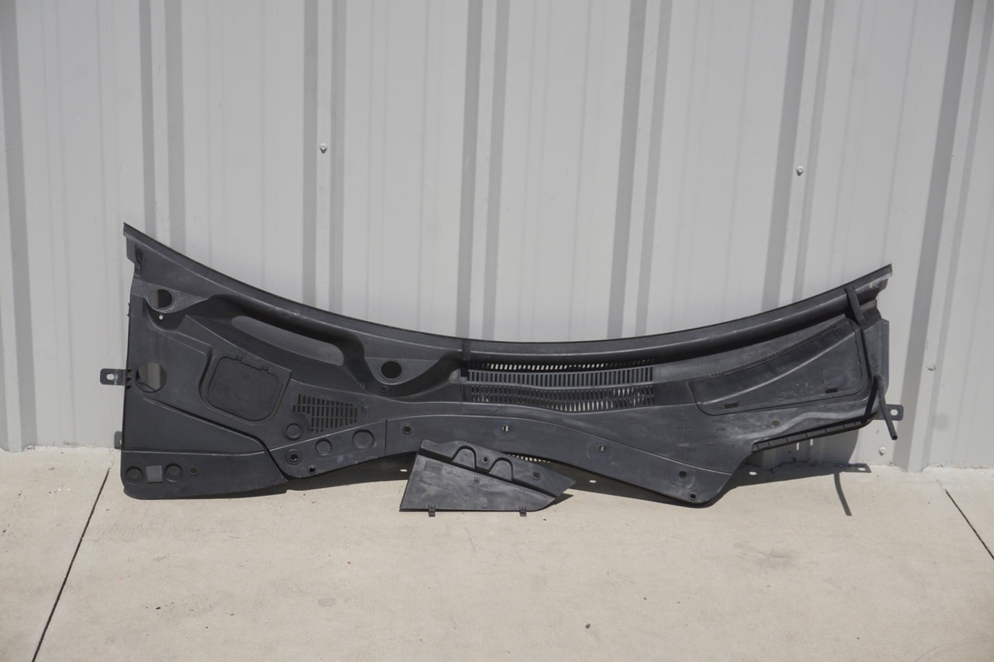 14-17 Maserati Ghibli Windshield Wiper Cowl Trim Cover Panel Black 670010468 OEM