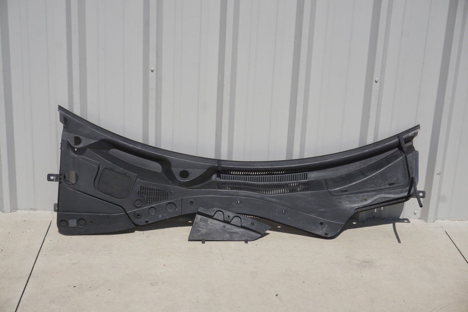 14-17 Maserati Ghibli Windshield Wiper Cowl Trim Cover Panel Black 670010468 OEM