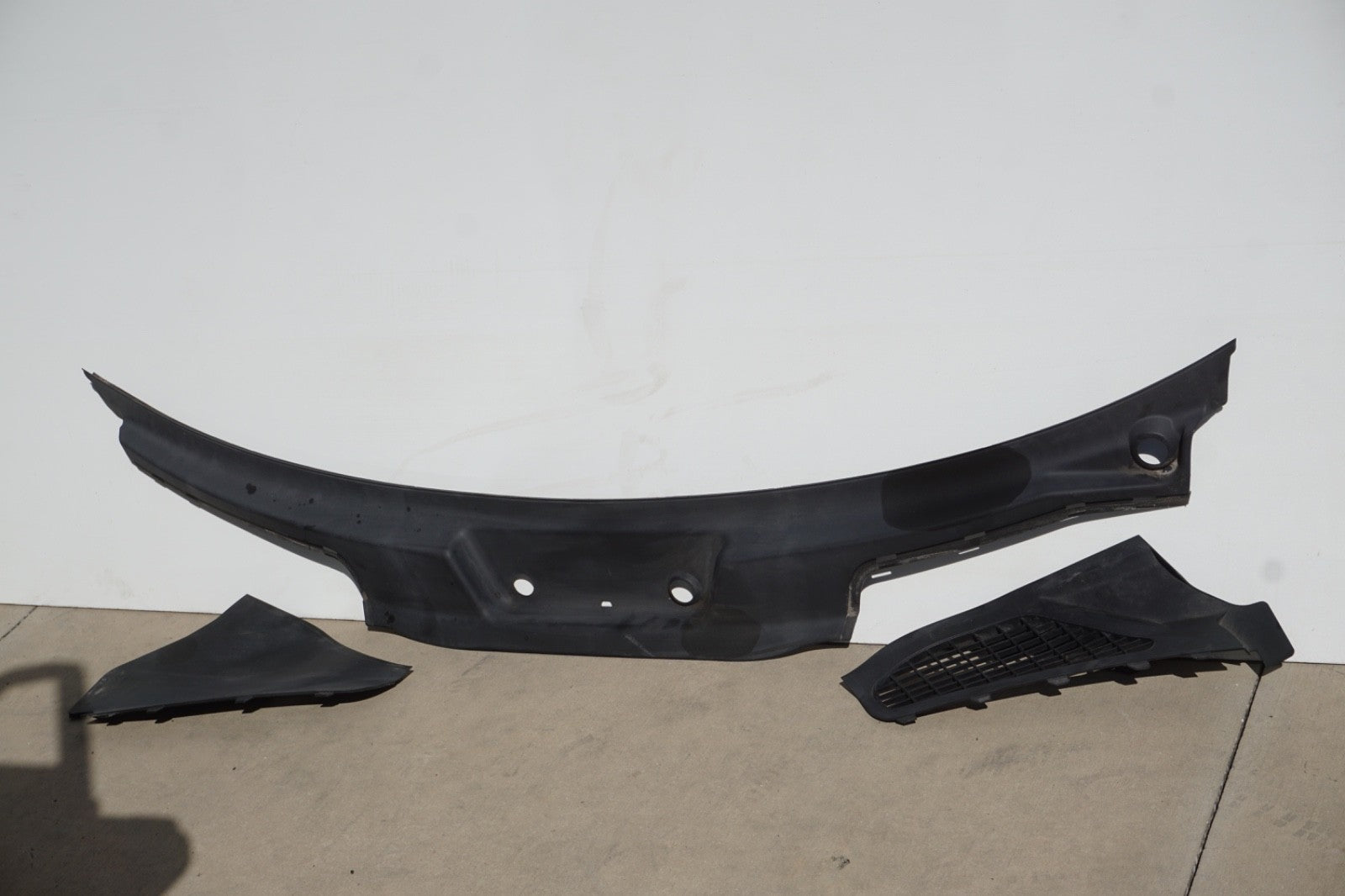 2011-2018 PORSCHE CAYENNE - Windshield COWL / Water Deflector / RAIN TRAY